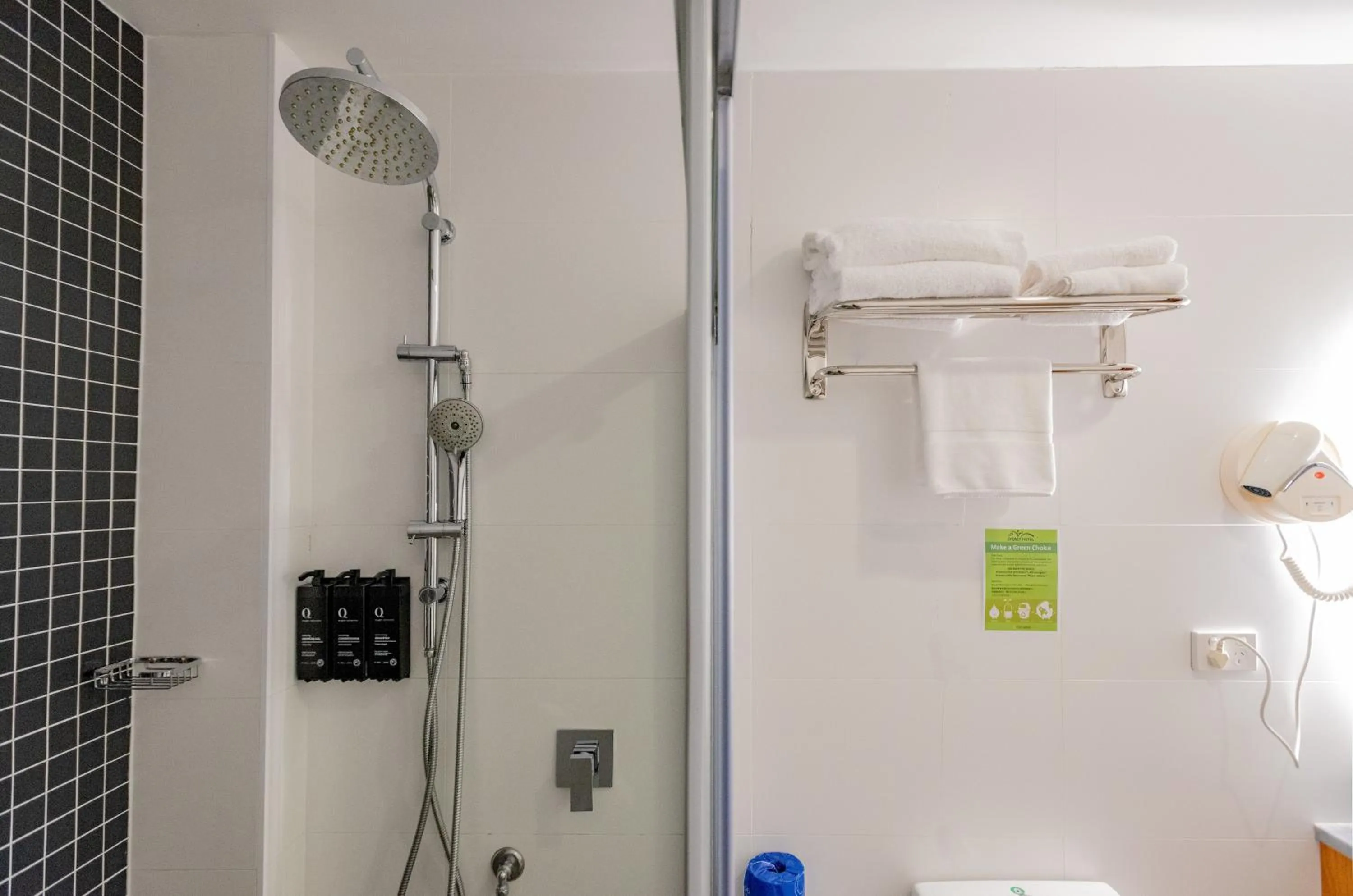 Shower in YEHS Hotel Sydney QVB