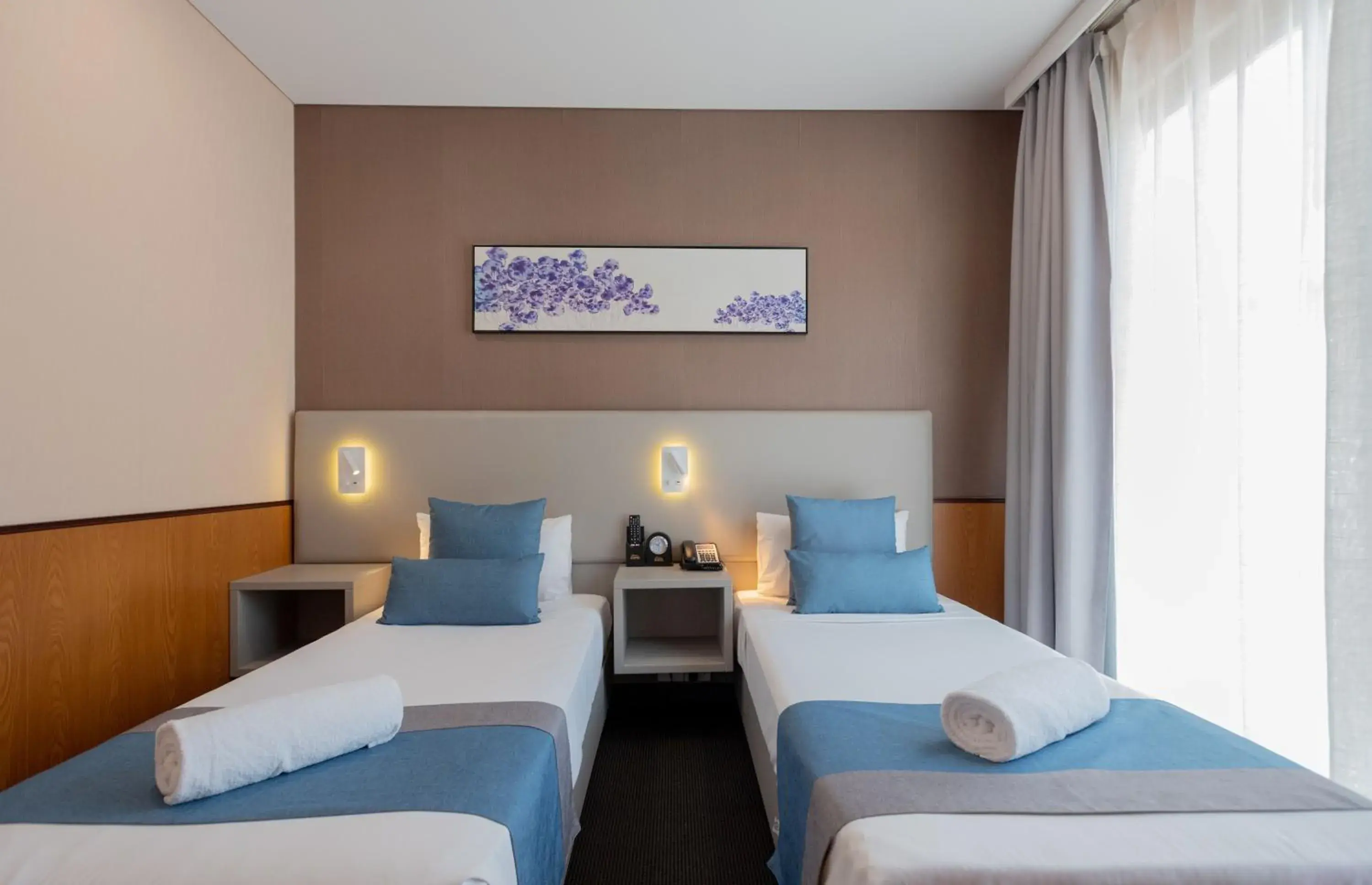 Twin Room with Balcony in YEHS Hotel Sydney QVB Twin Room with Balcony in YEHS Hotel Sydney QVB