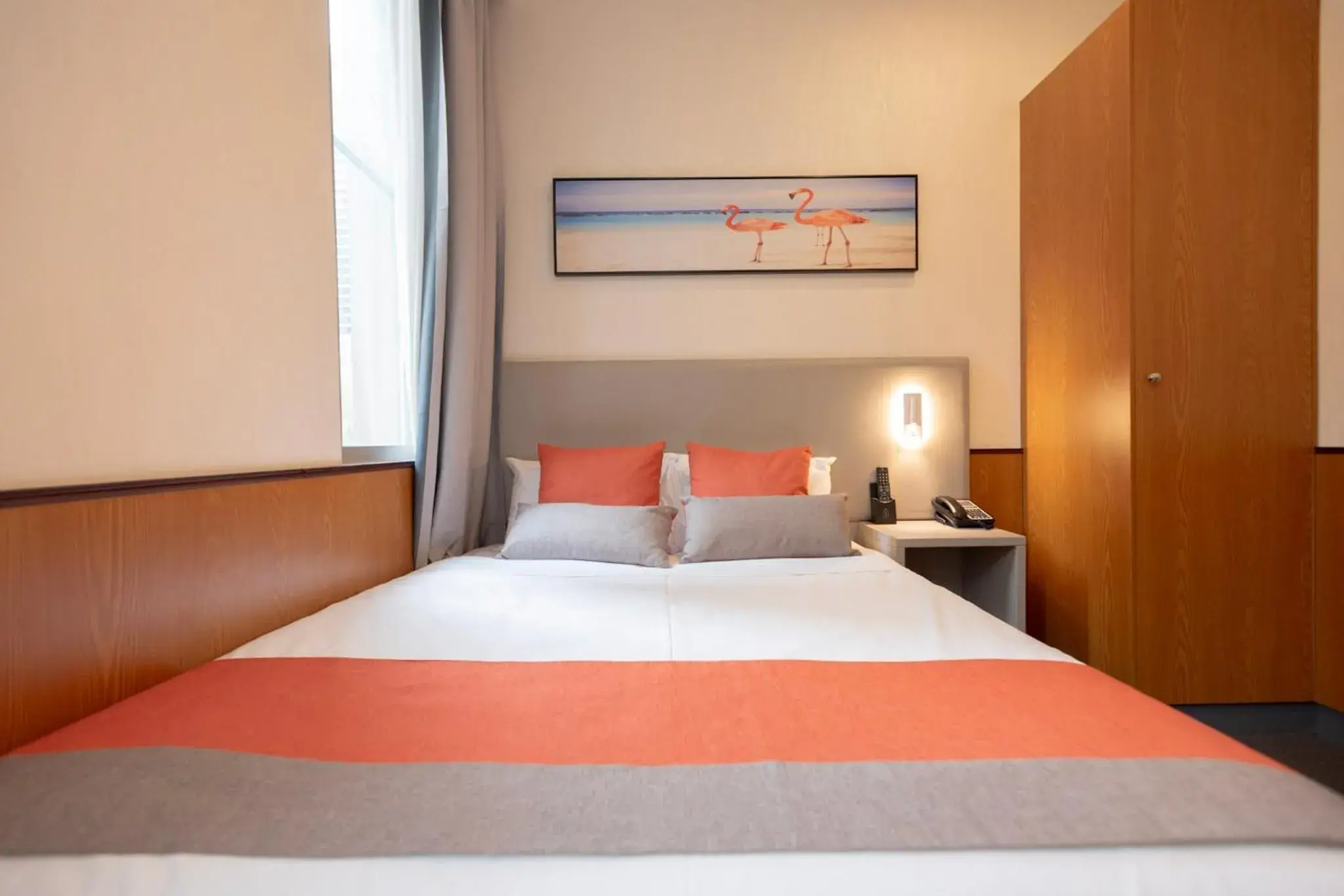 Premium Queen Room with City View in YEHS Hotel Sydney QVB Premium Queen Room with City View in YEHS Hotel Sydney QVB