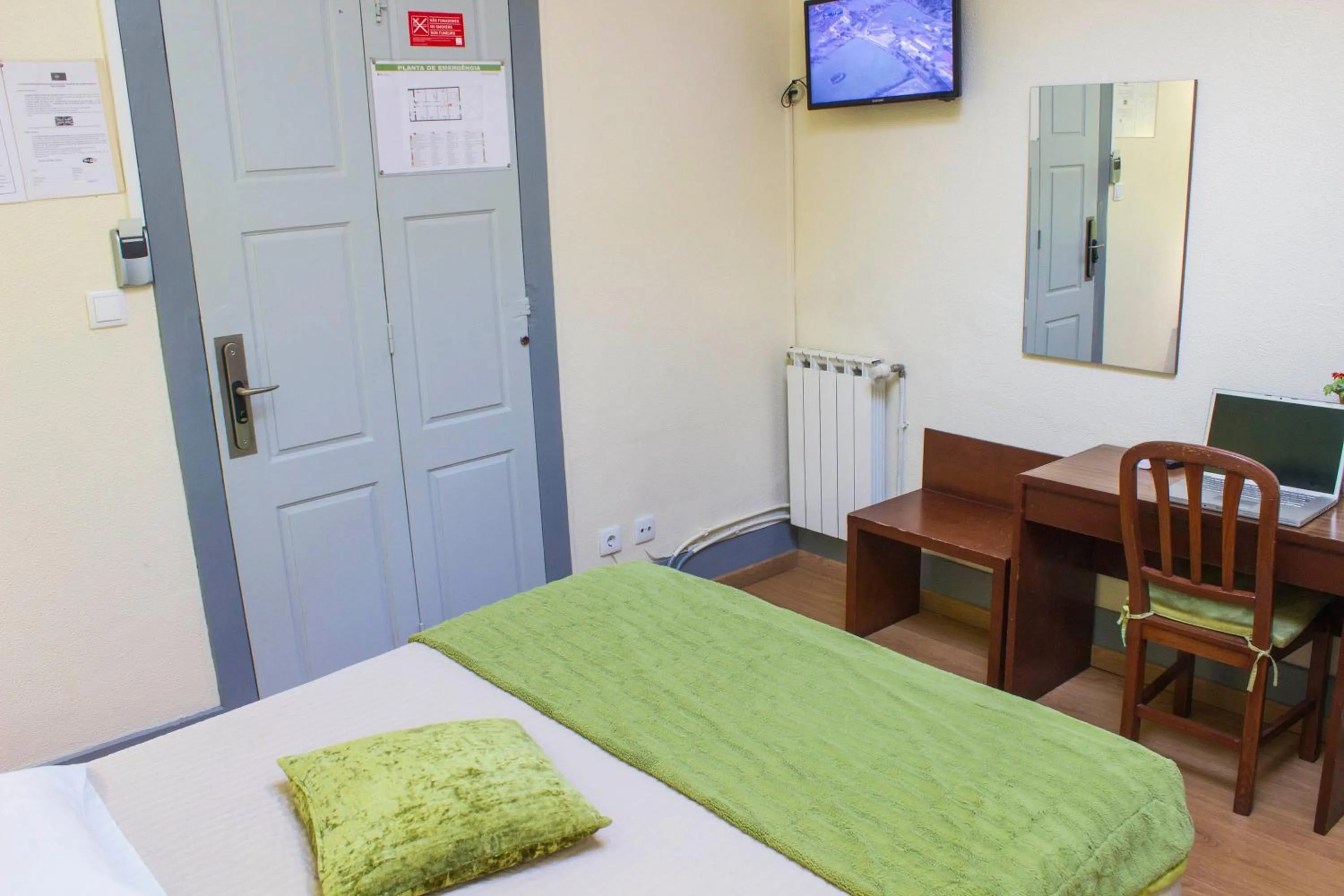 Bed in Hotel Estoril Porto