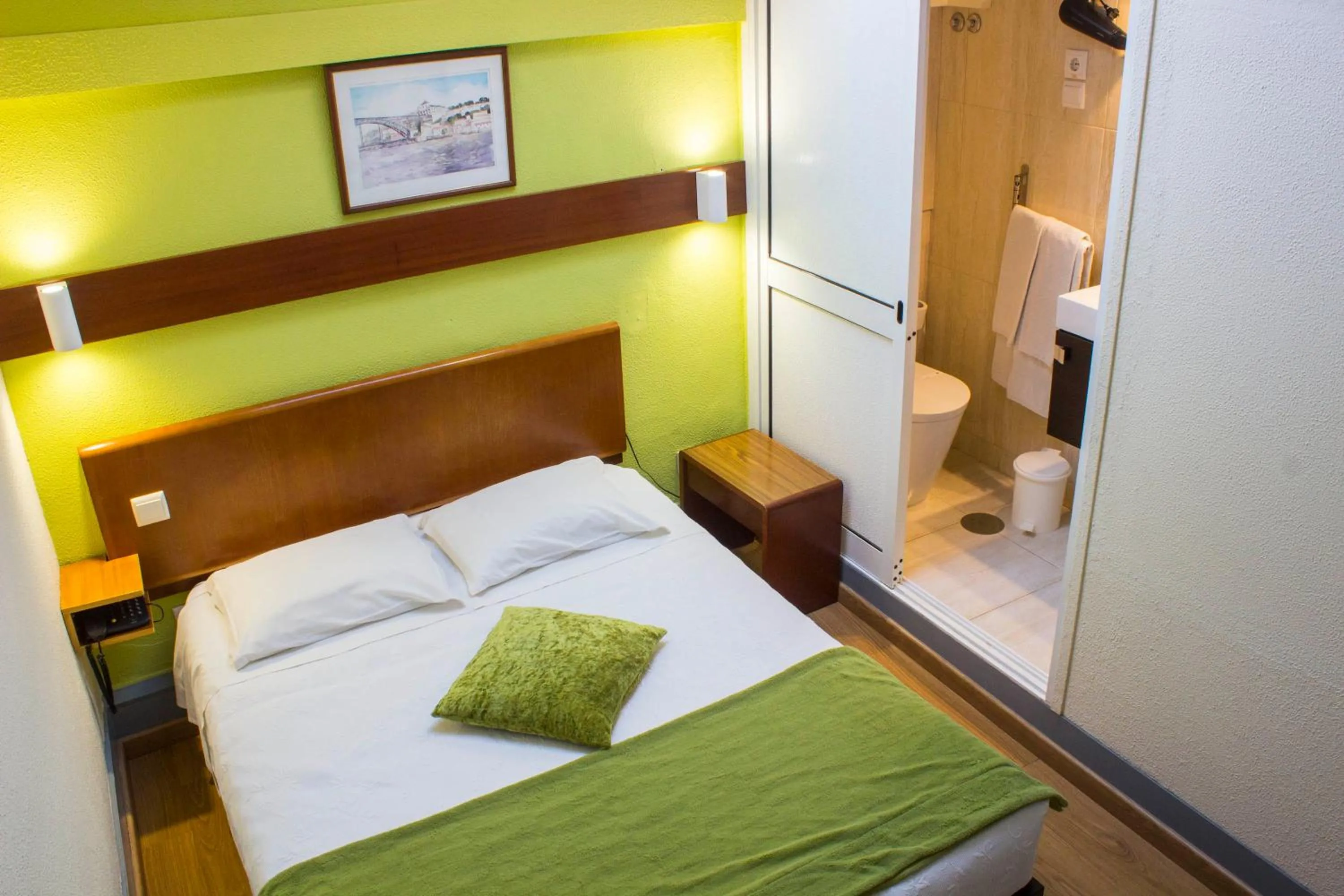 Bed in Hotel Estoril Porto