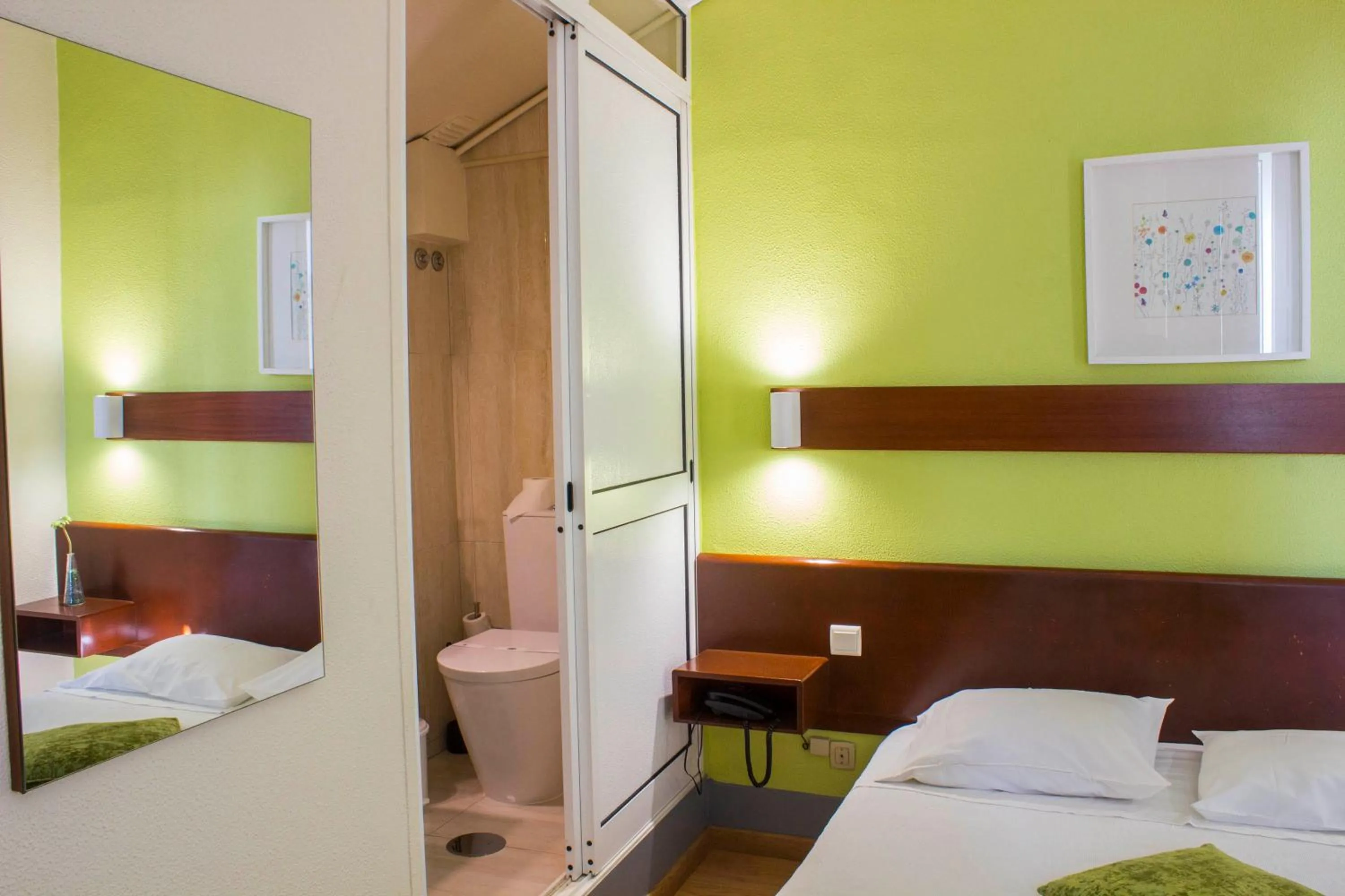 Bed in Hotel Estoril Porto