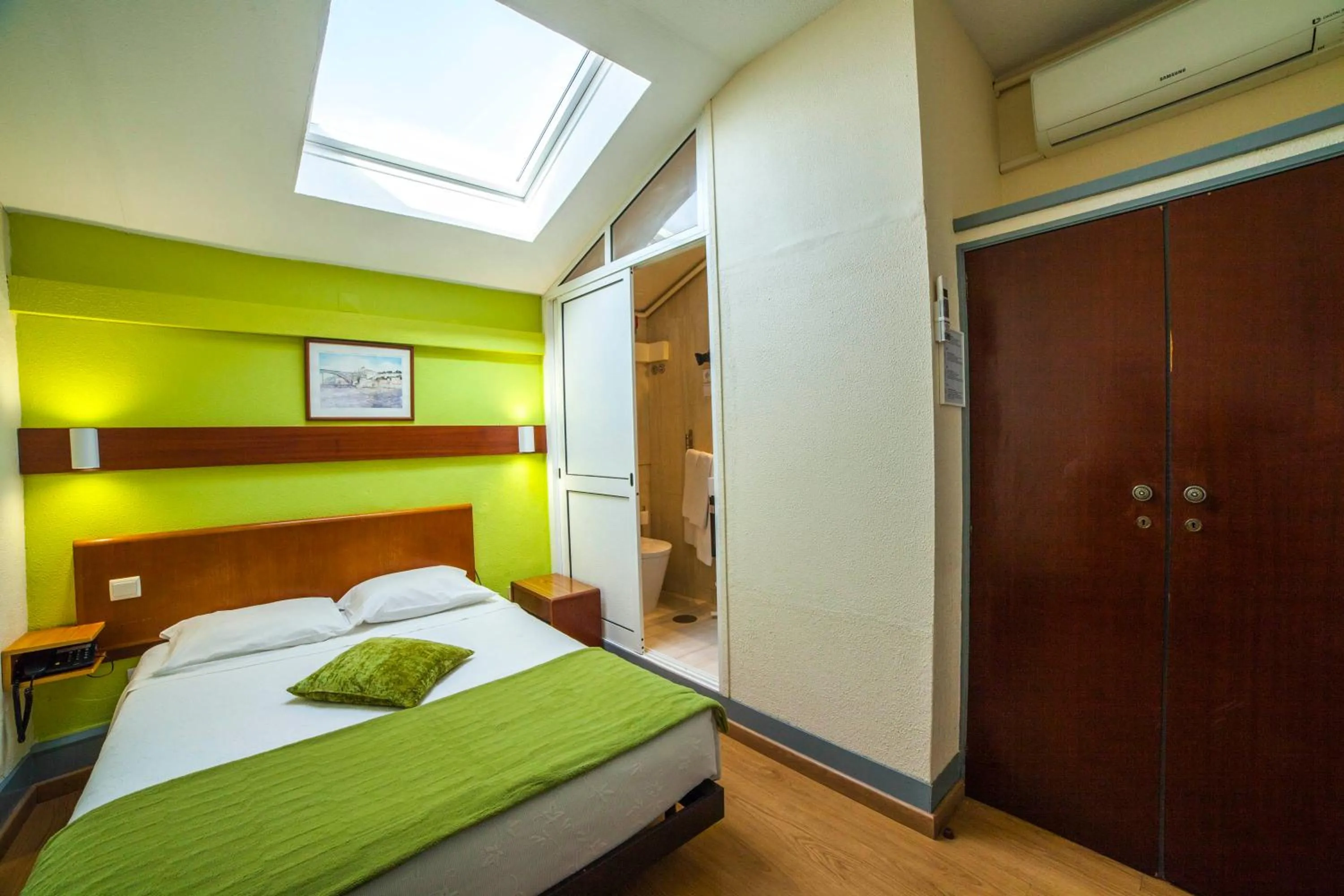 Bed in Hotel Estoril Porto