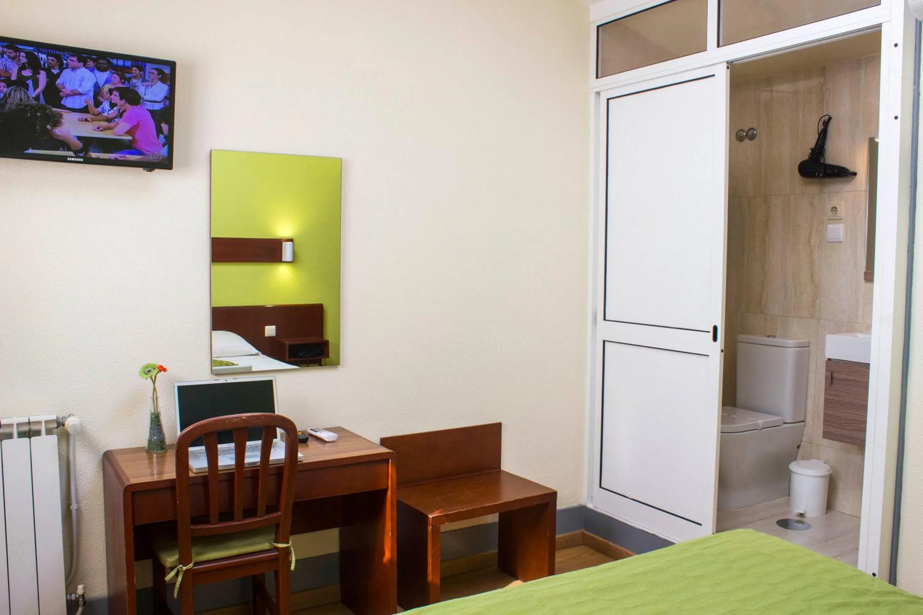 TV and multimedia, Bed in Hotel Estoril Porto