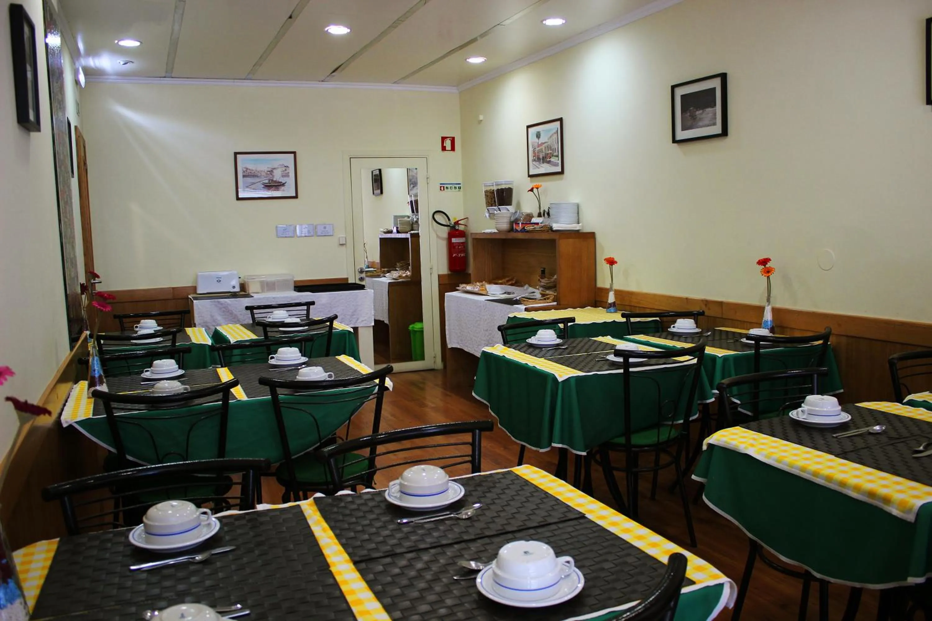 Dining area in Hotel Estoril Porto
