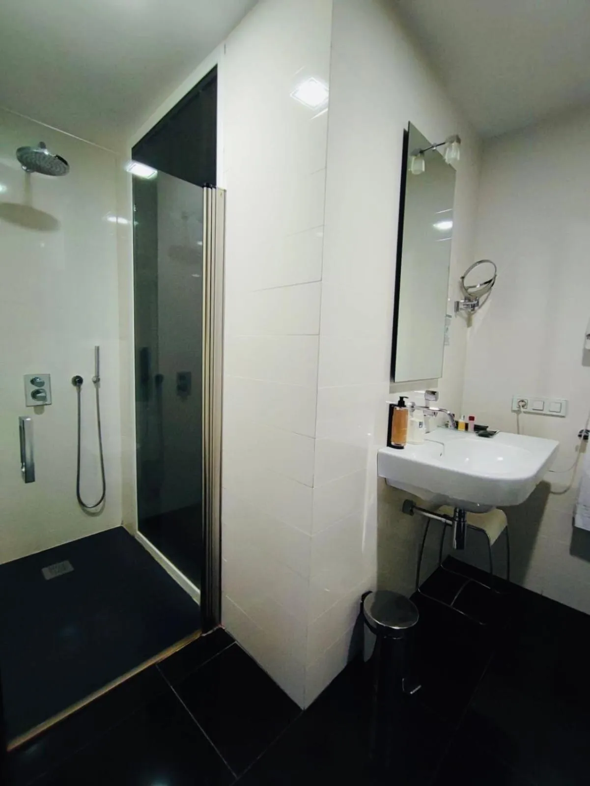 Bathroom in Hospedería Conventual Sierra de Gata