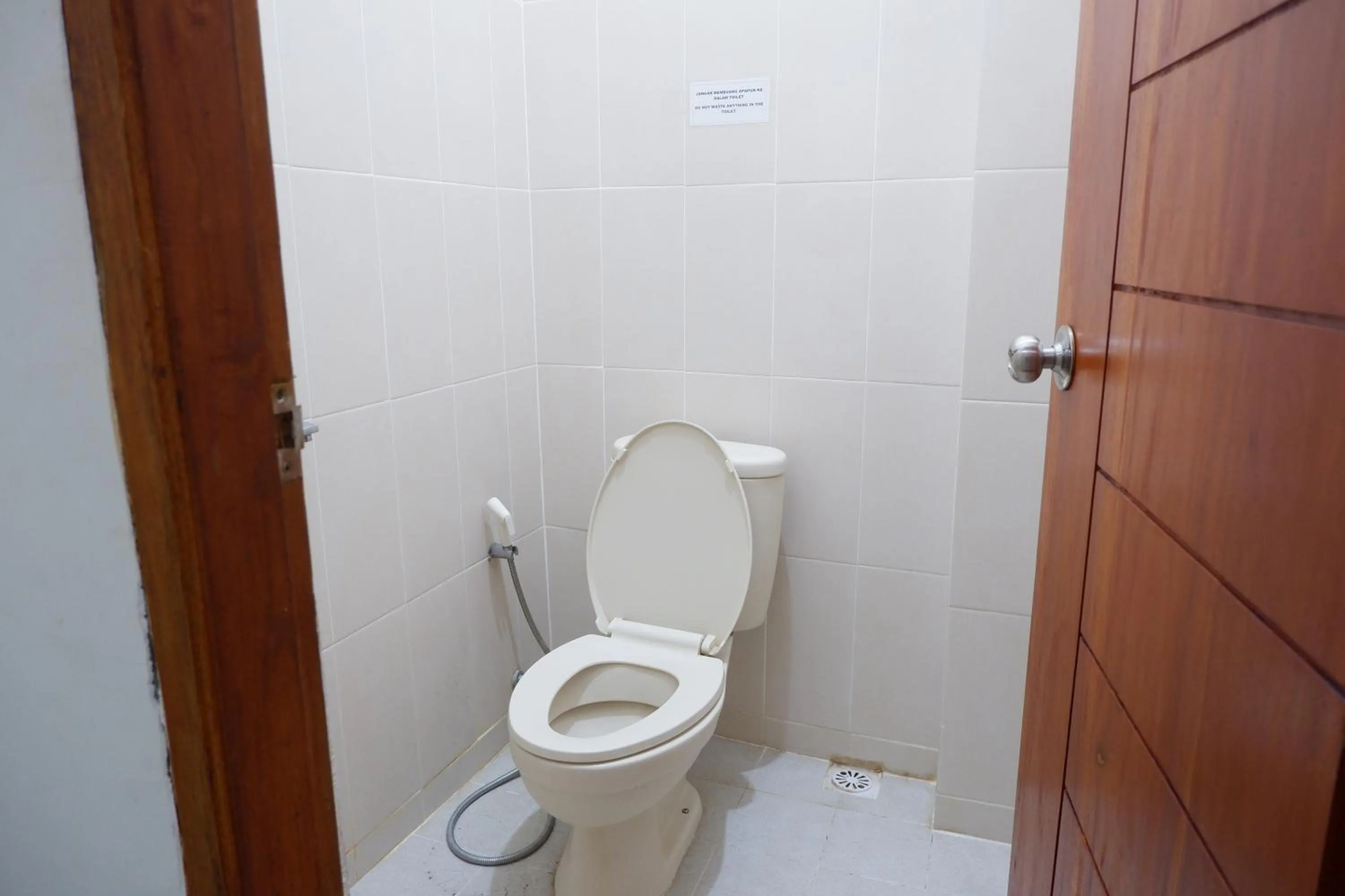 Toilet in Reddoorz at Bale Eja Syariah Senggigi