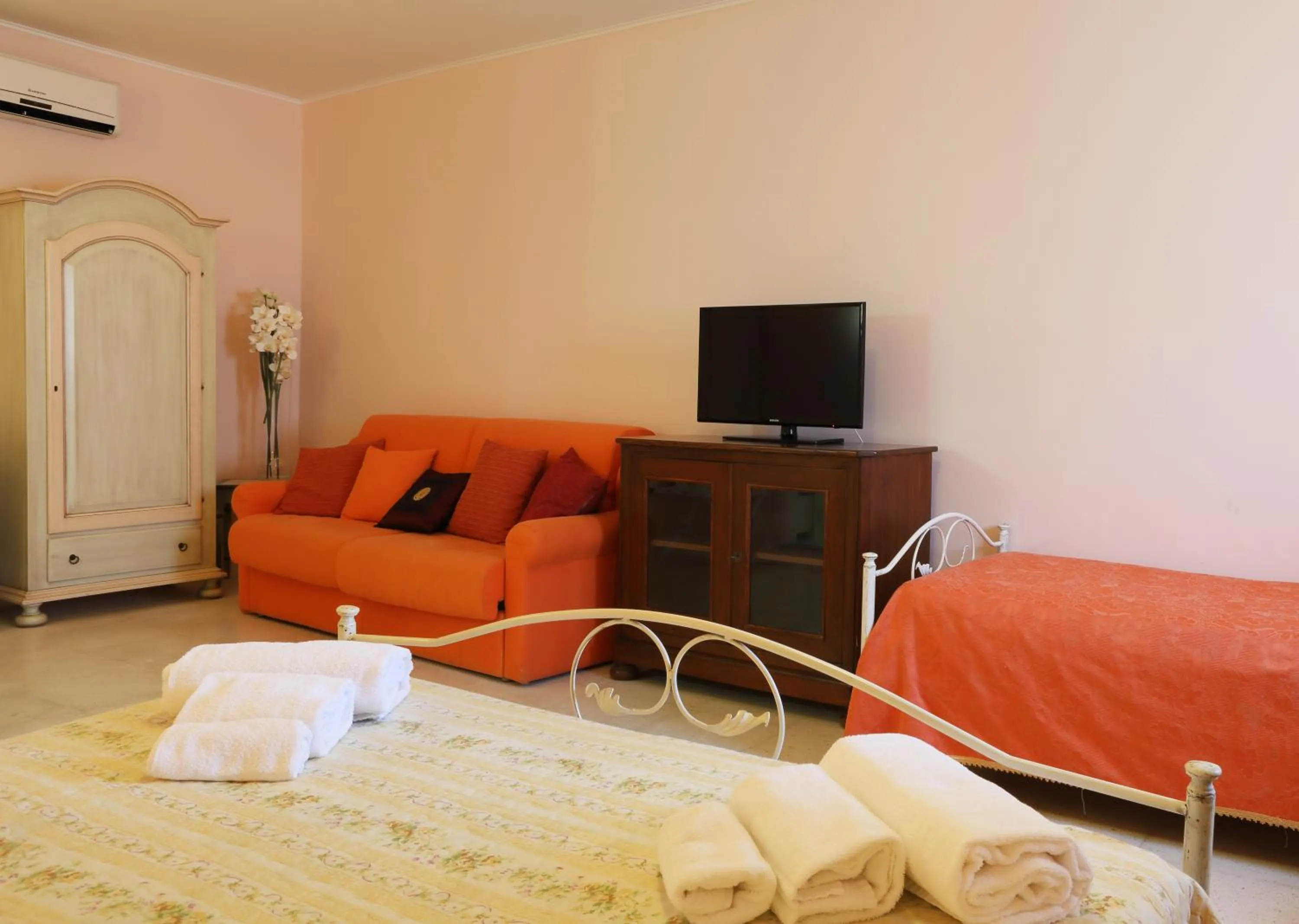 Bed in B&B Dimora Muzio and Restaurant