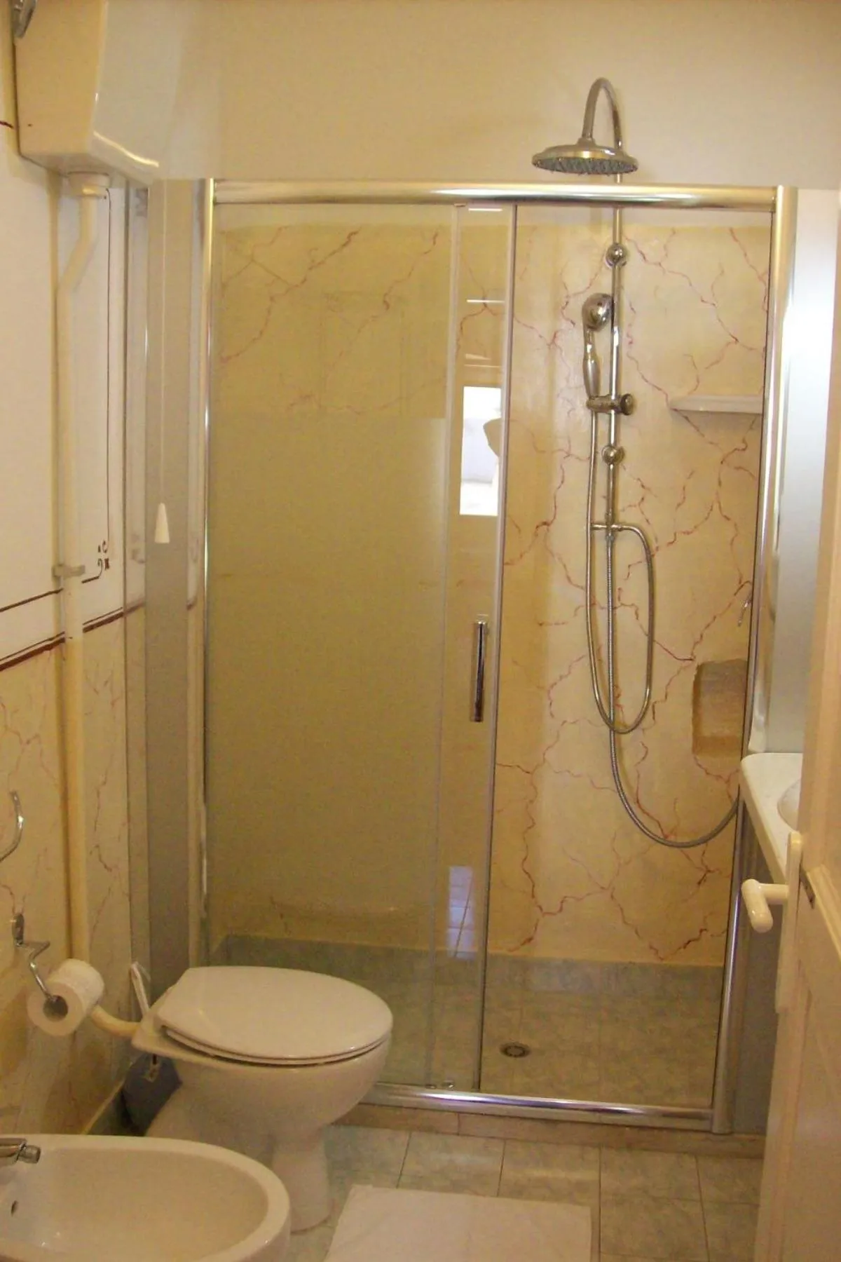 Bathroom in B&B Dimora Muzio and Restaurant