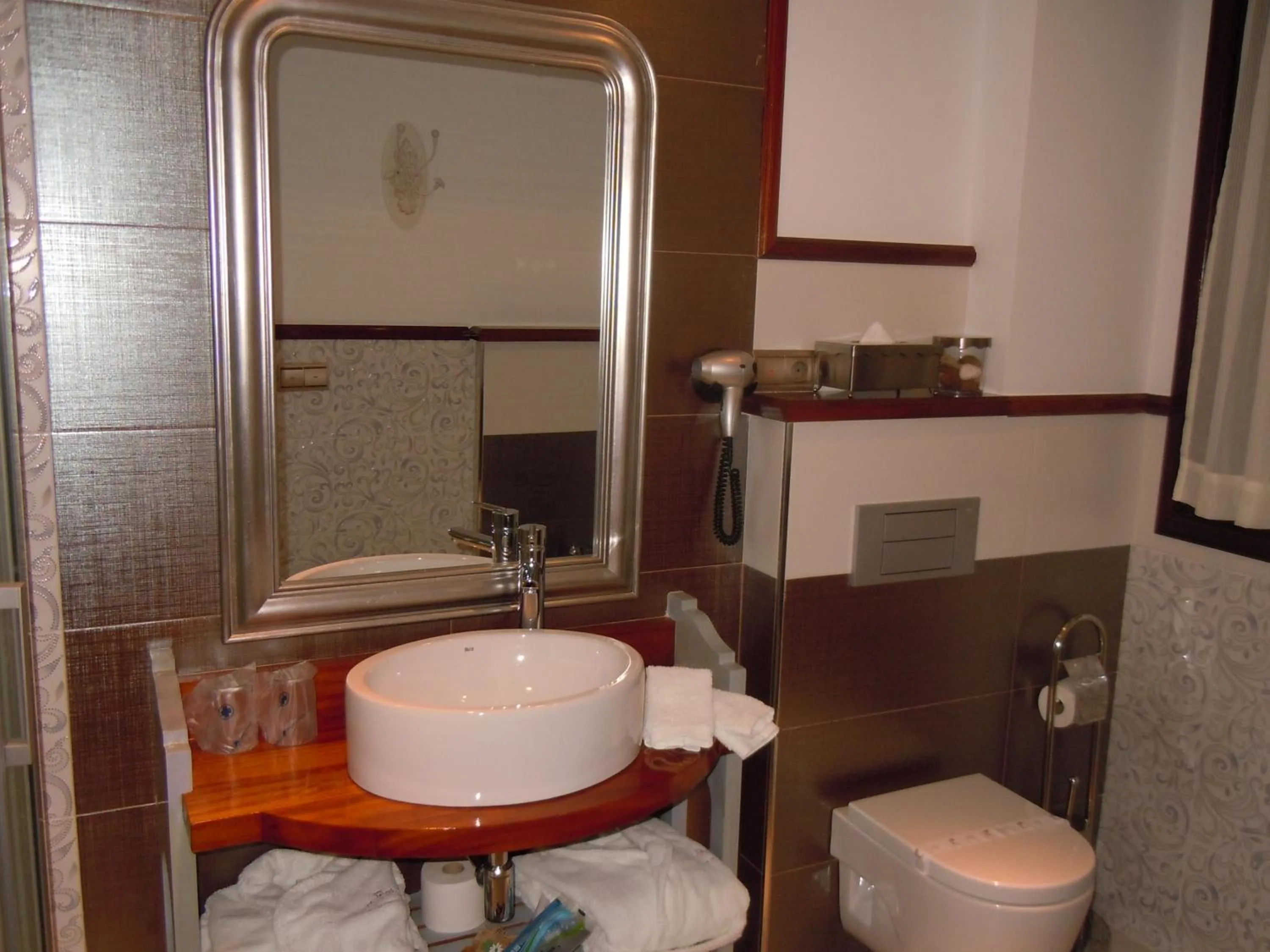 Bathroom in Posada La Torre de los Isla & Spa