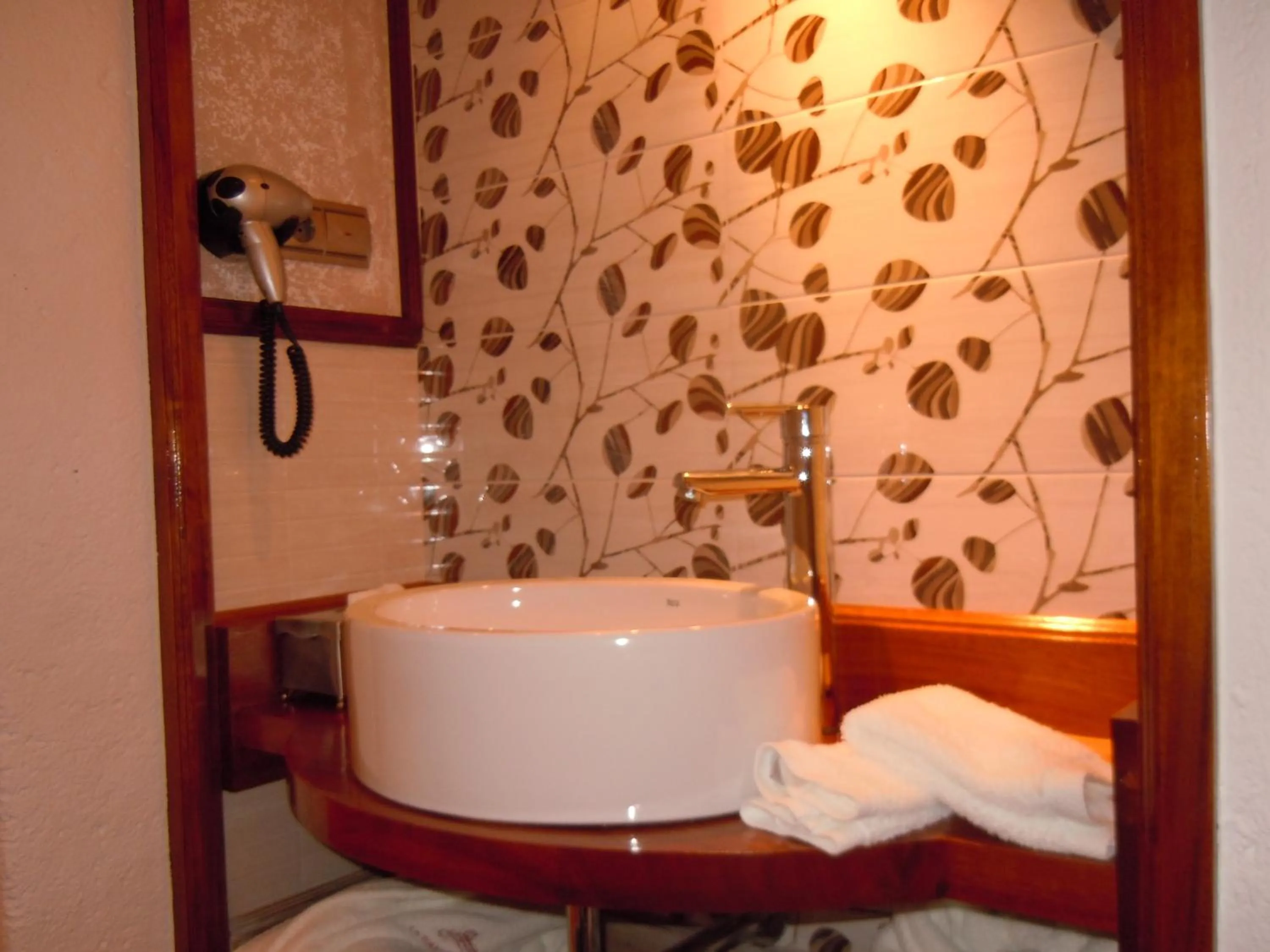 Bathroom in Posada La Torre de los Isla & Spa