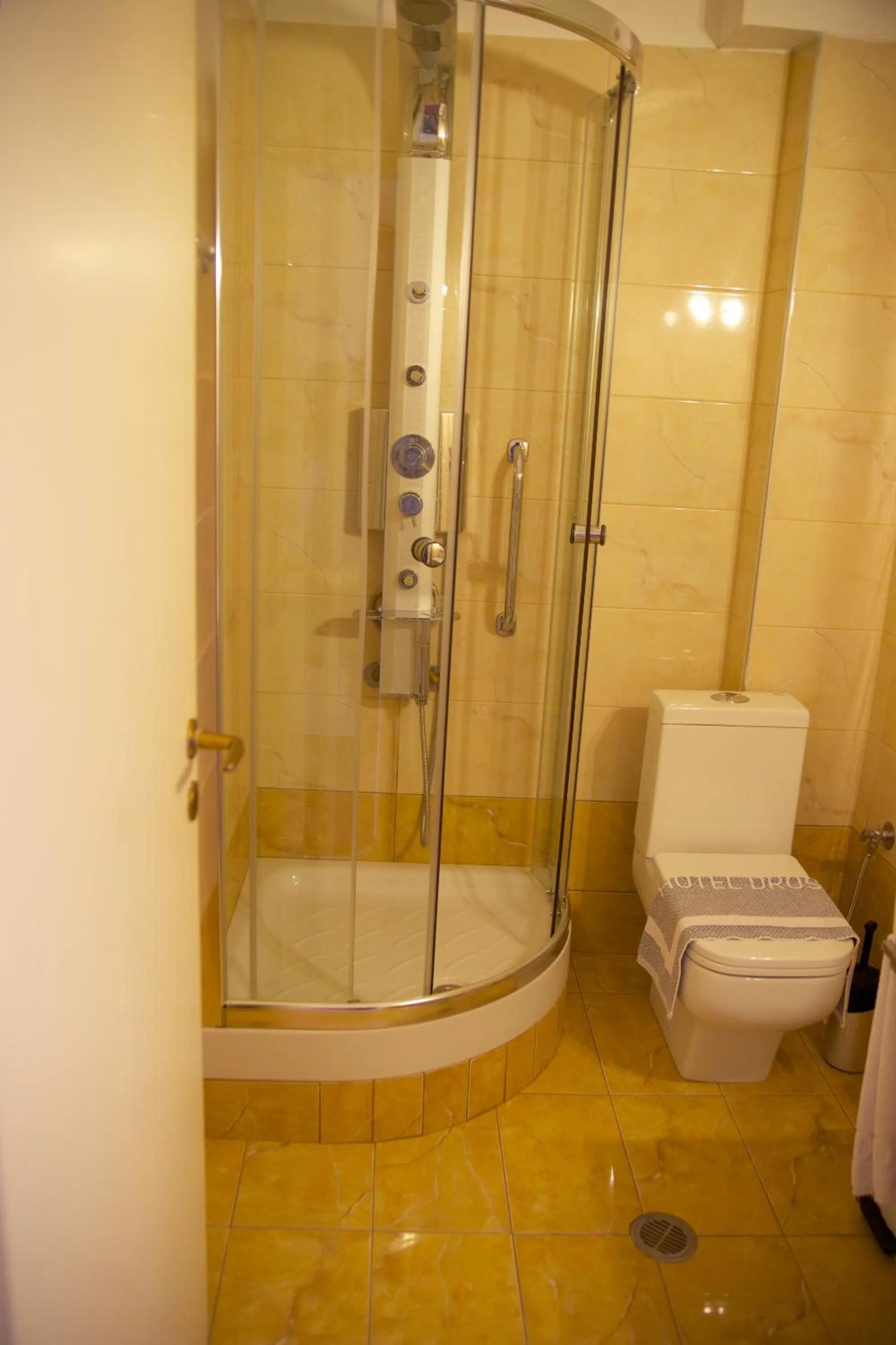 Bathroom in Hotel Drosia