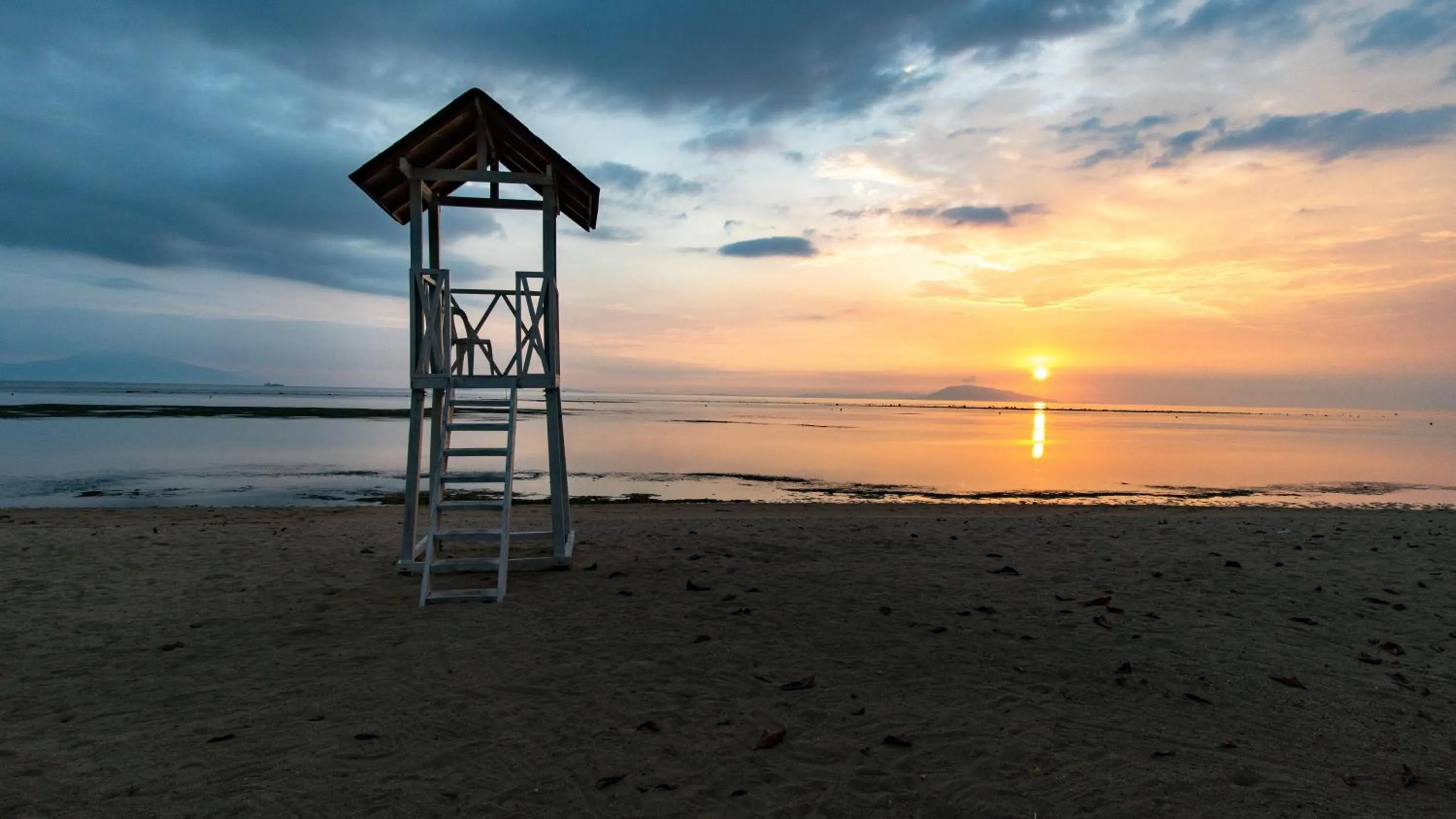 Sunset in Crusoe Cabins Casobe