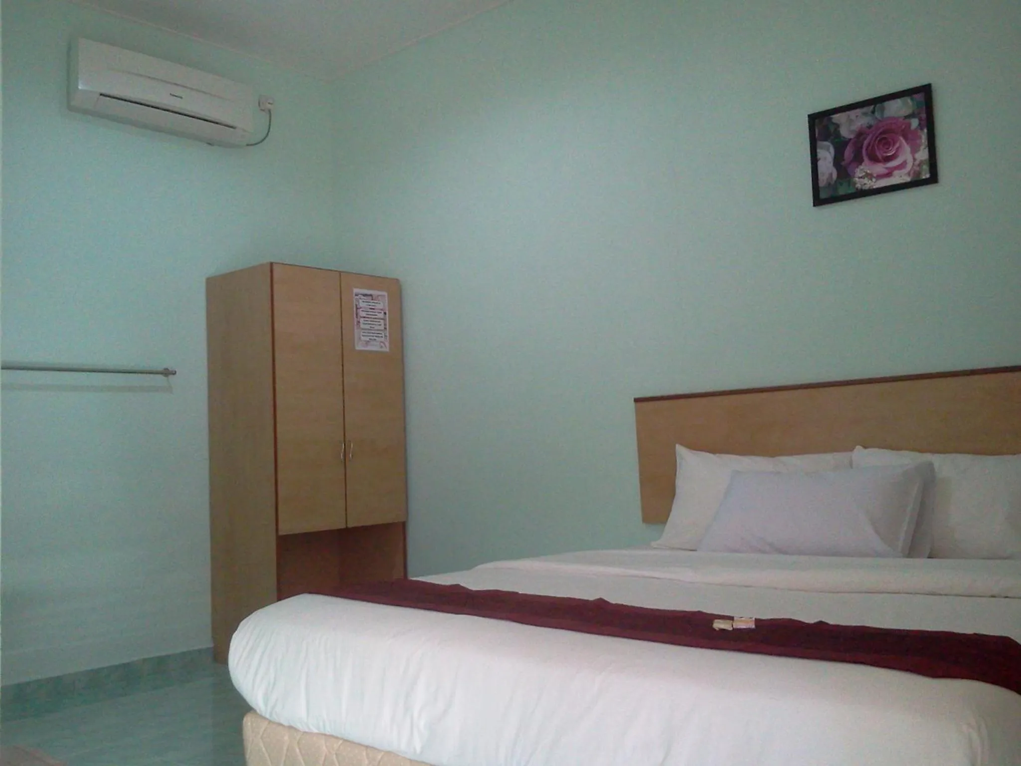 Photo of the whole room, Bed in Rose Inn Motel