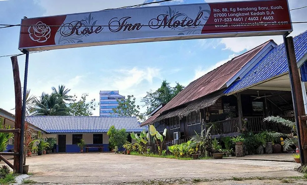 Facade/entrance in Rose Inn Motel