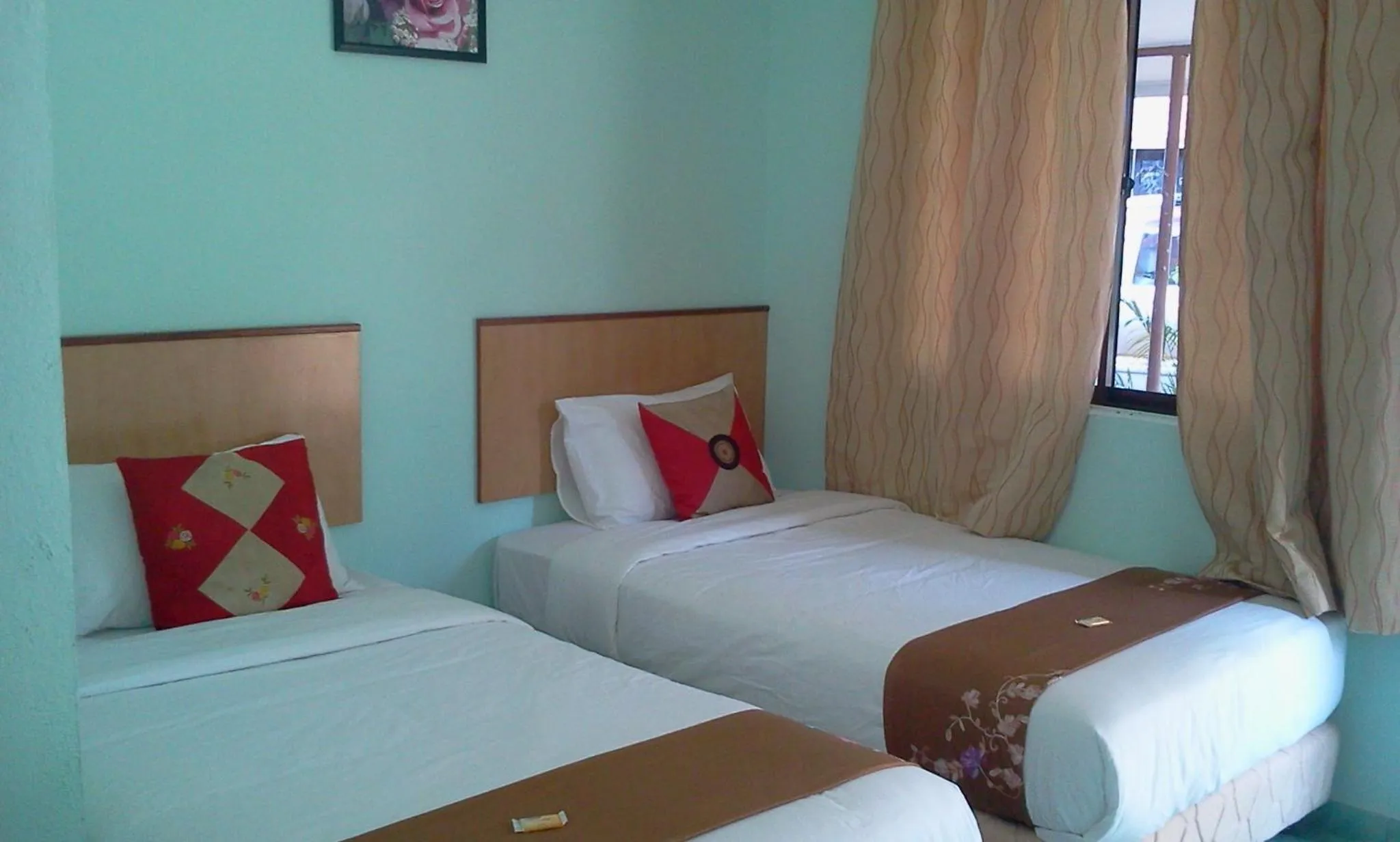 Bed in Rose Inn Motel