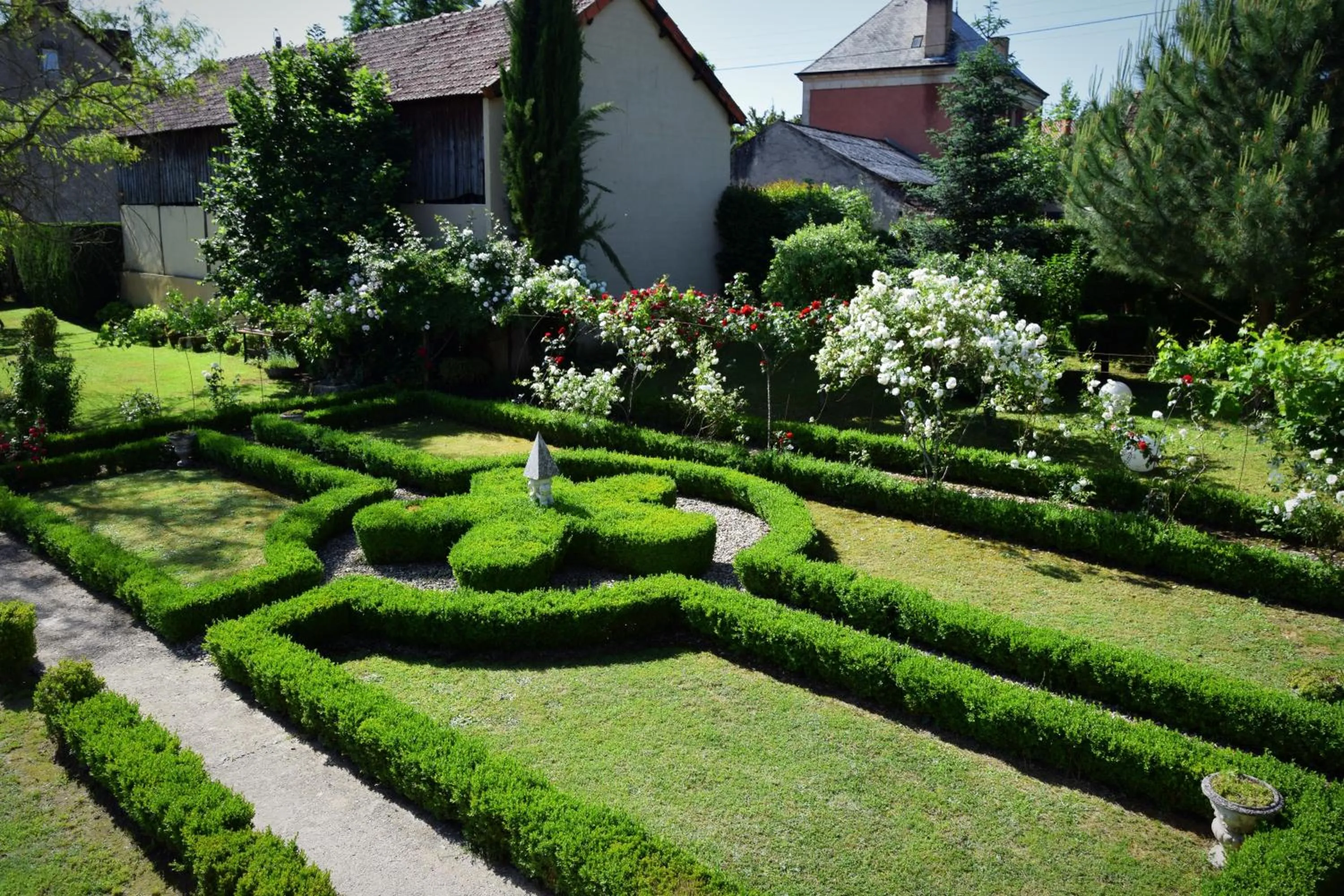 Garden view in L'Intemporelle B&B