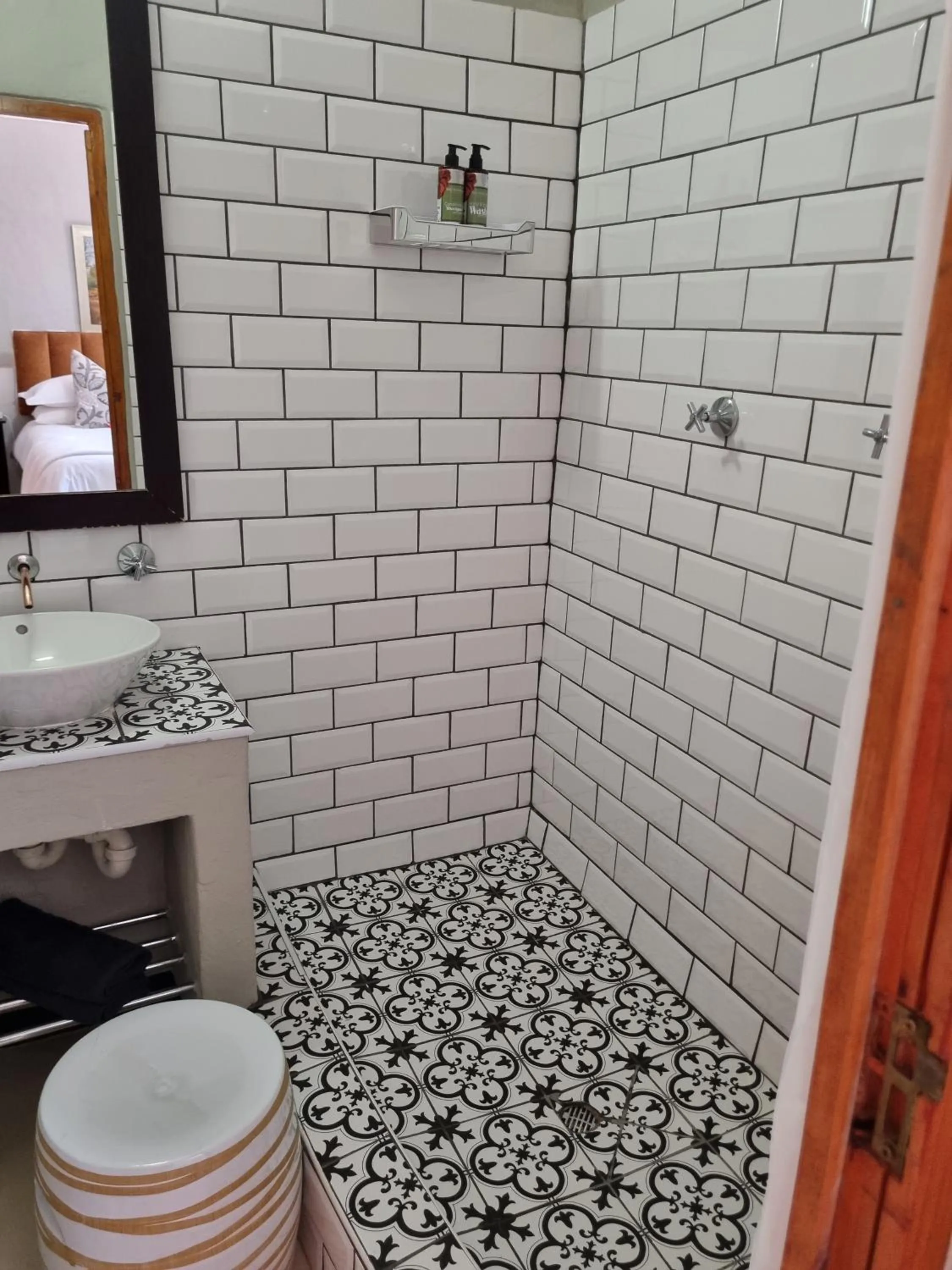 Shower in Barrydale Karoo - BOUTIQUE HOTEL