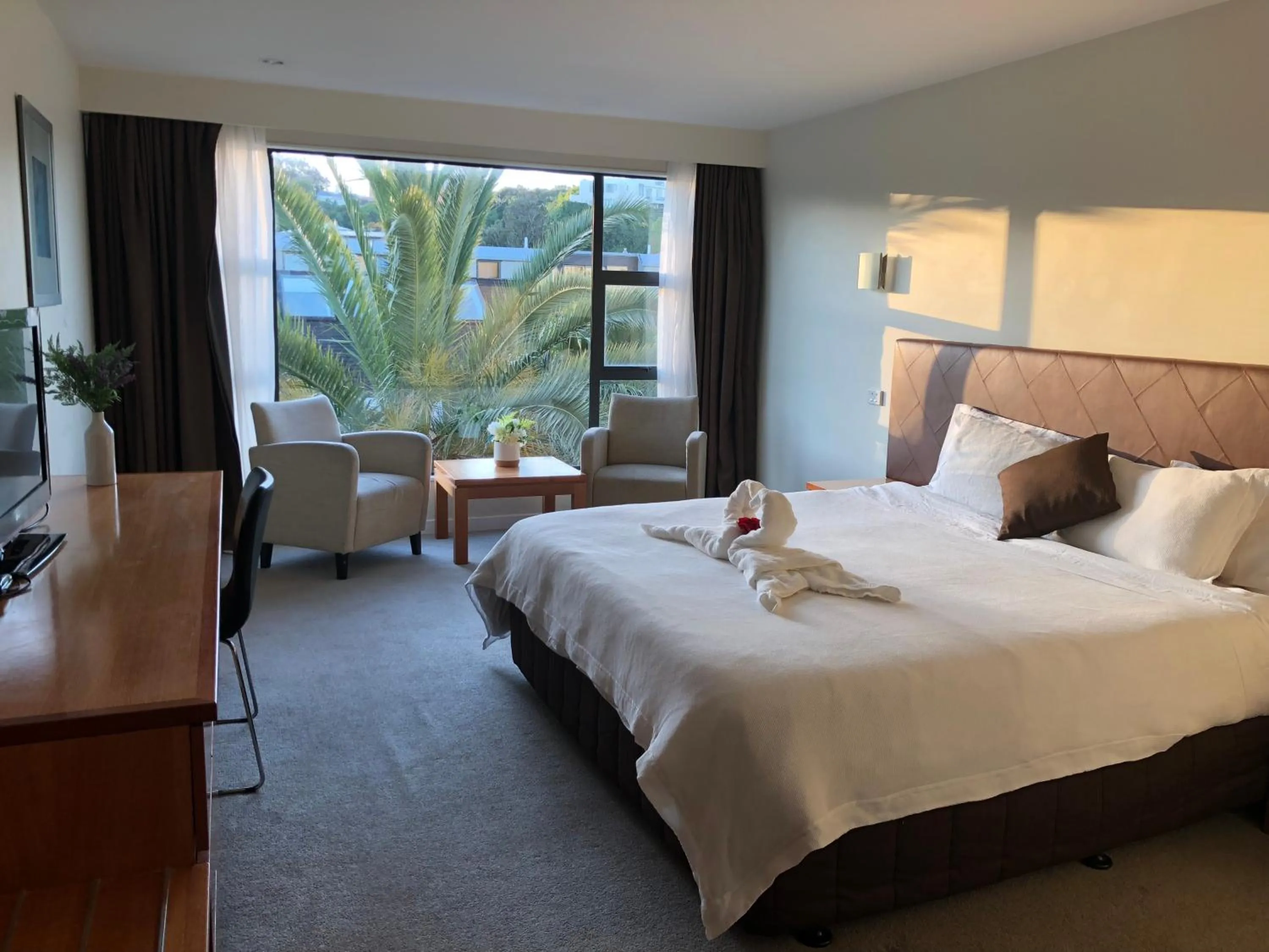 Photo of the whole room, Bed in Boulevard Hotel