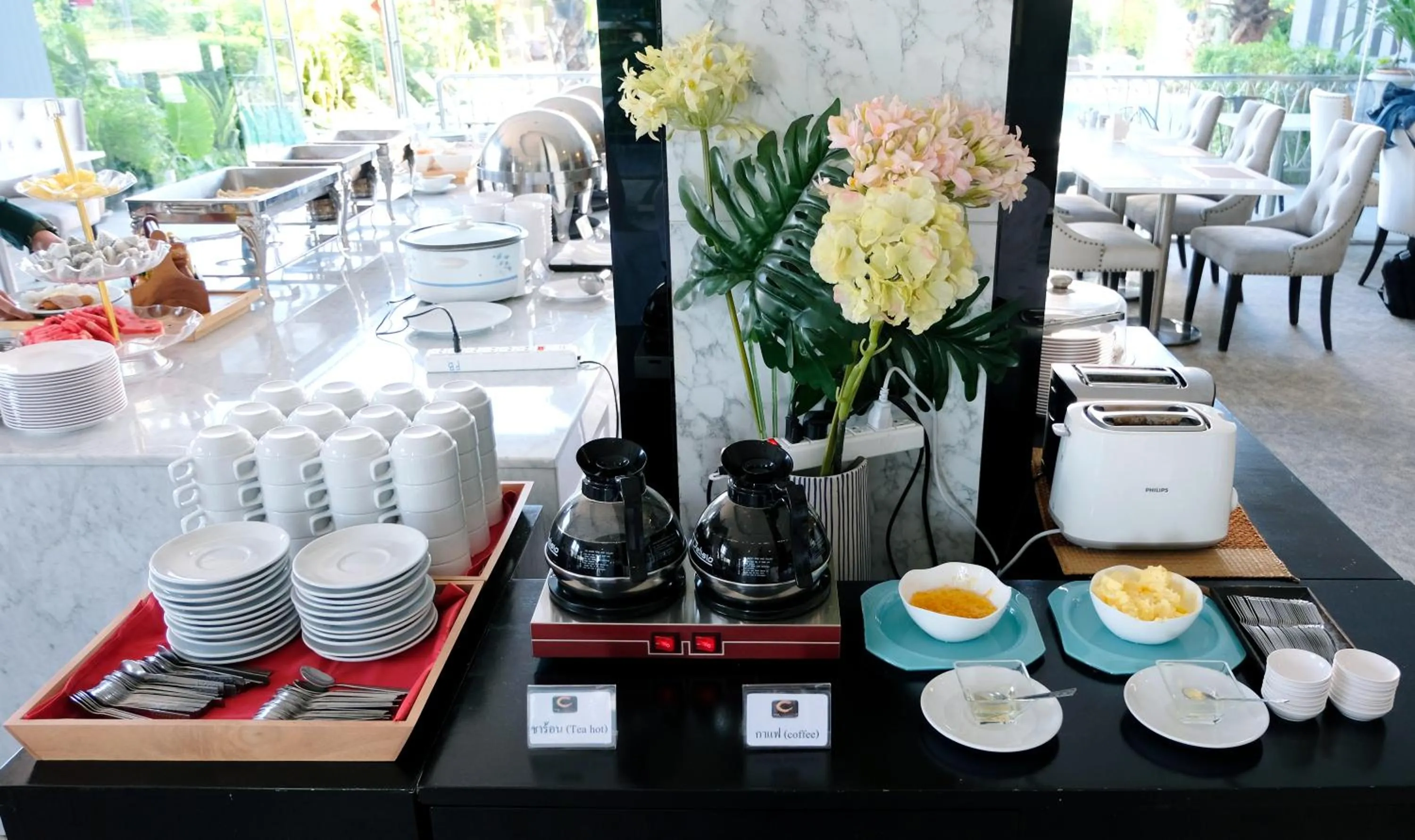 Restaurant/places to eat in The Cheewin Hotel And Convention