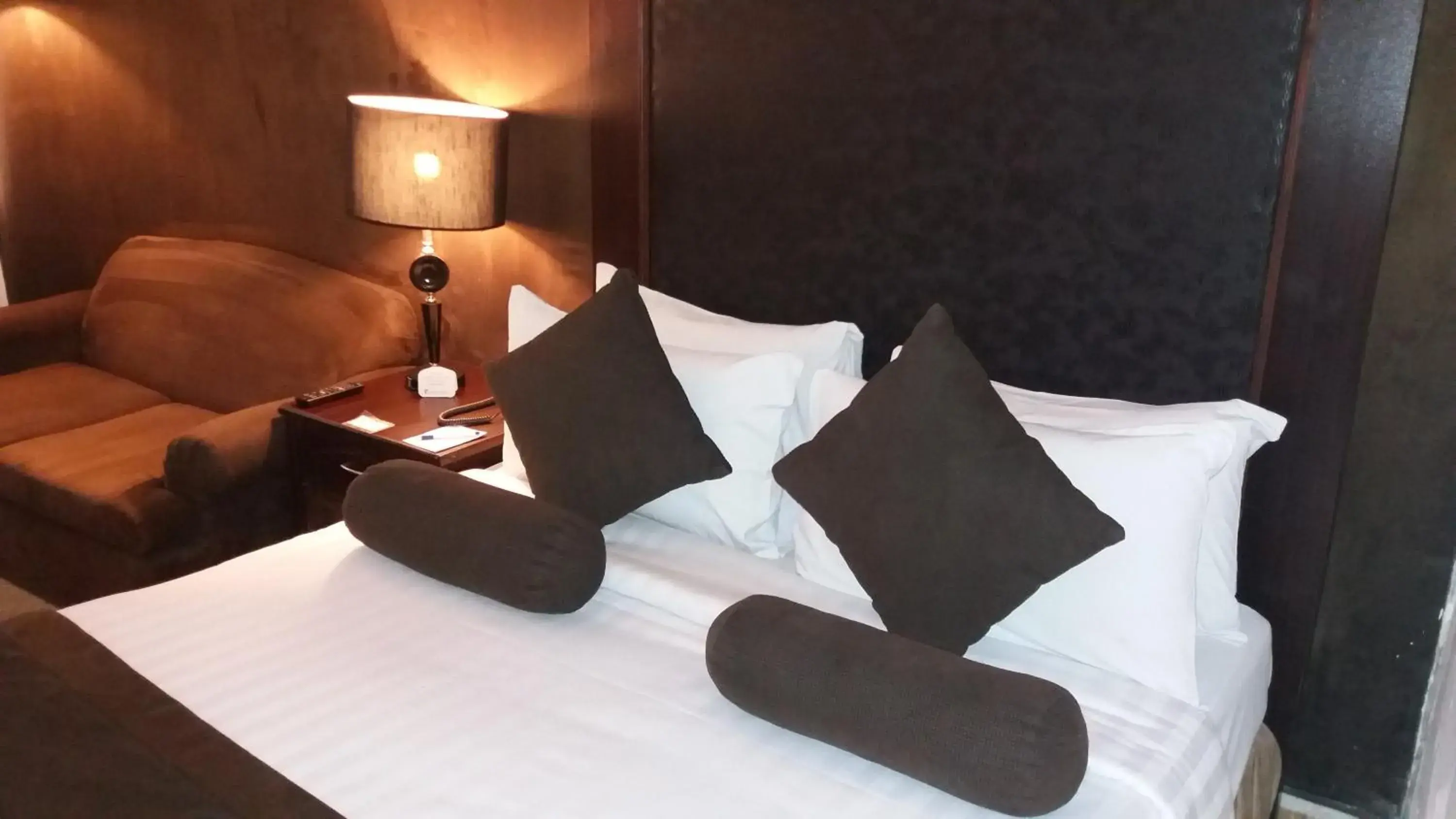 Deluxe Suite in Smart Hotel Deluxe Suite in Smart Hotel