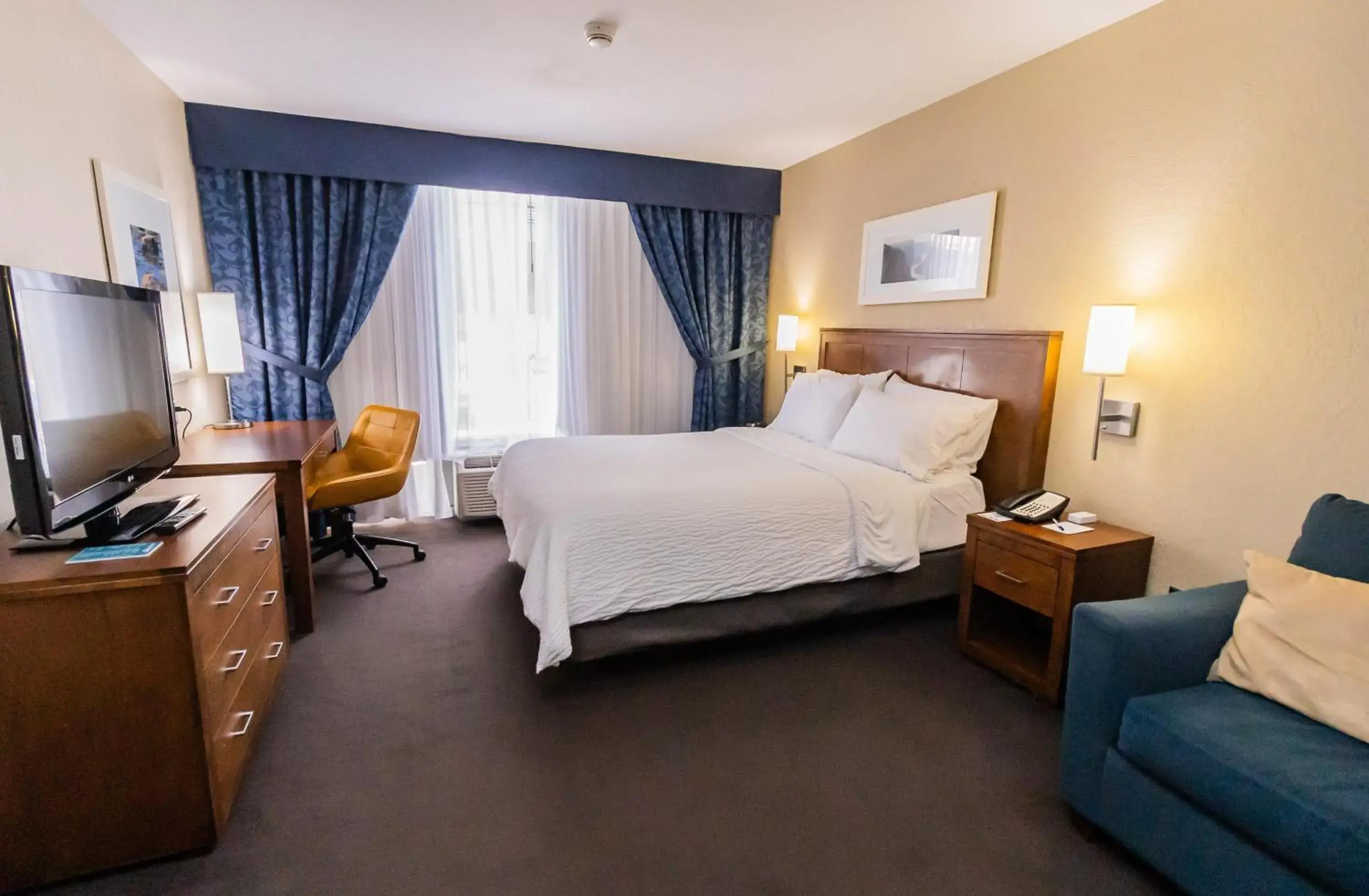 Suite with One Queen Bed, One Bunk Bed and One Sofa Bed - Non-Smoking in Deer Lake Horizon Hotel, BW Signature Collection Suite with One Queen Bed, One Bunk Bed and One Sofa Bed - Non-Smoking in Deer Lake Horizon Hotel, BW Signature Collection