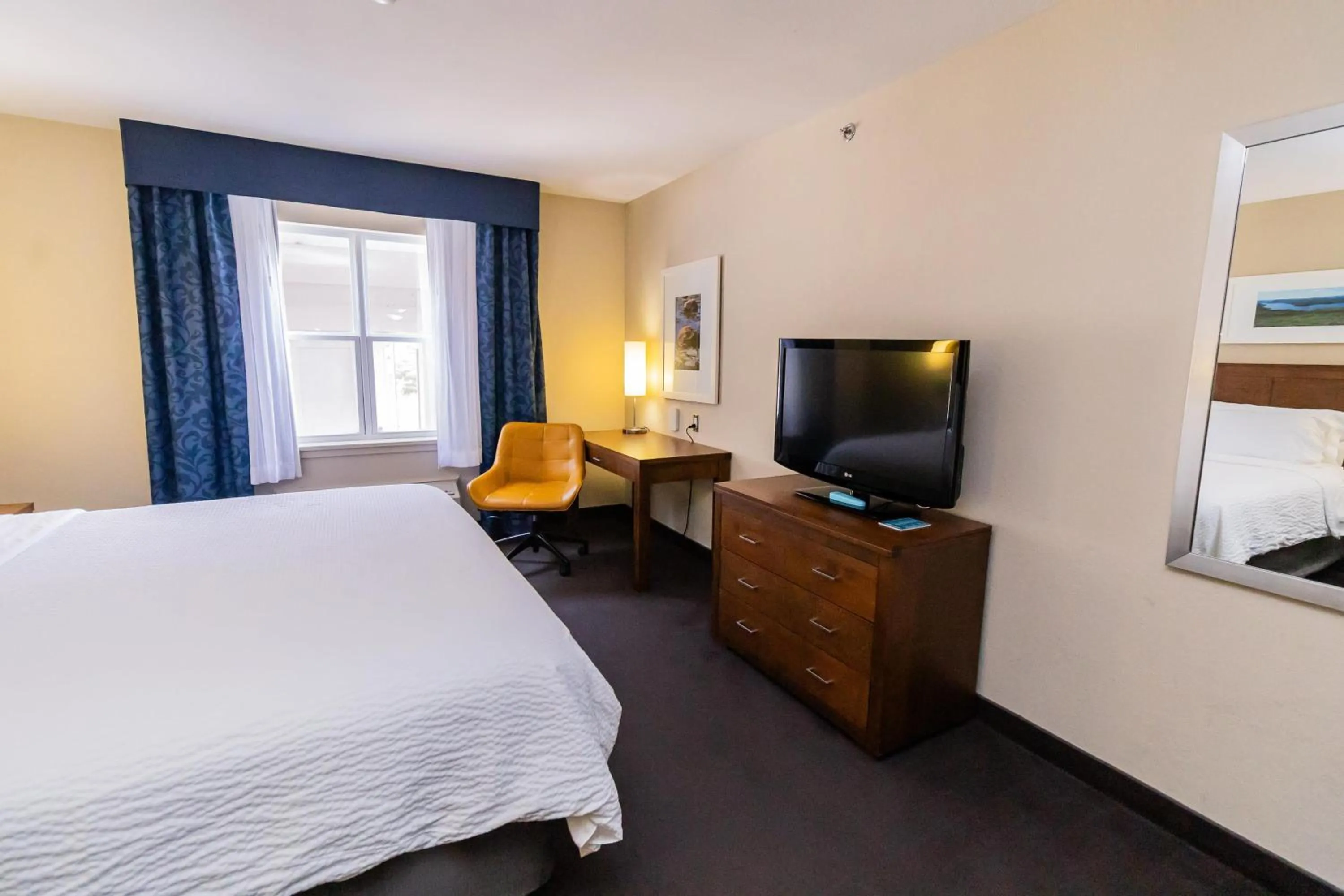 Photo of the whole room, Bed in Deer Lake Horizon Hotel, BW Signature Collection