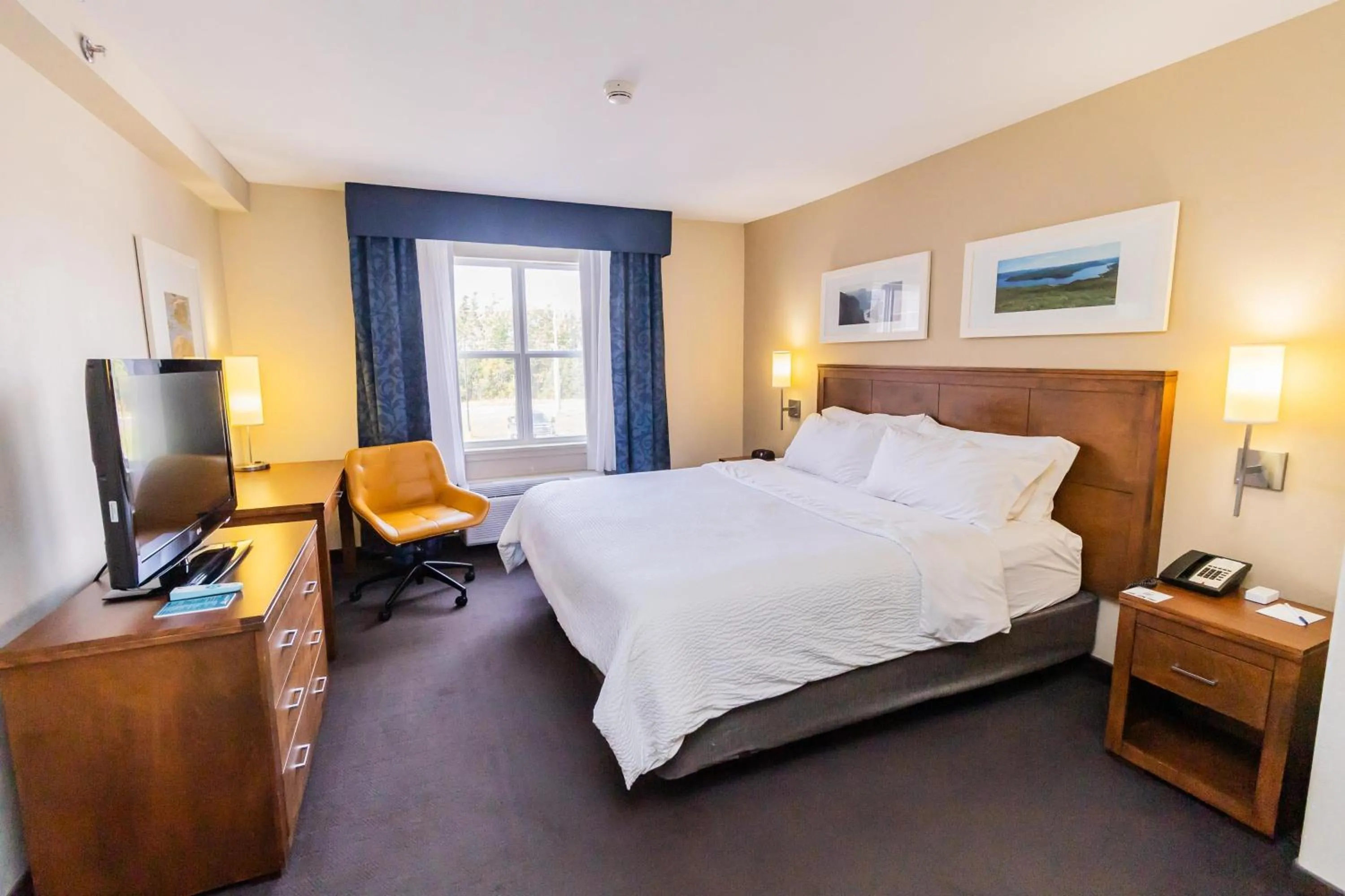 Bedroom, Bed in Deer Lake Horizon Hotel, BW Signature Collection