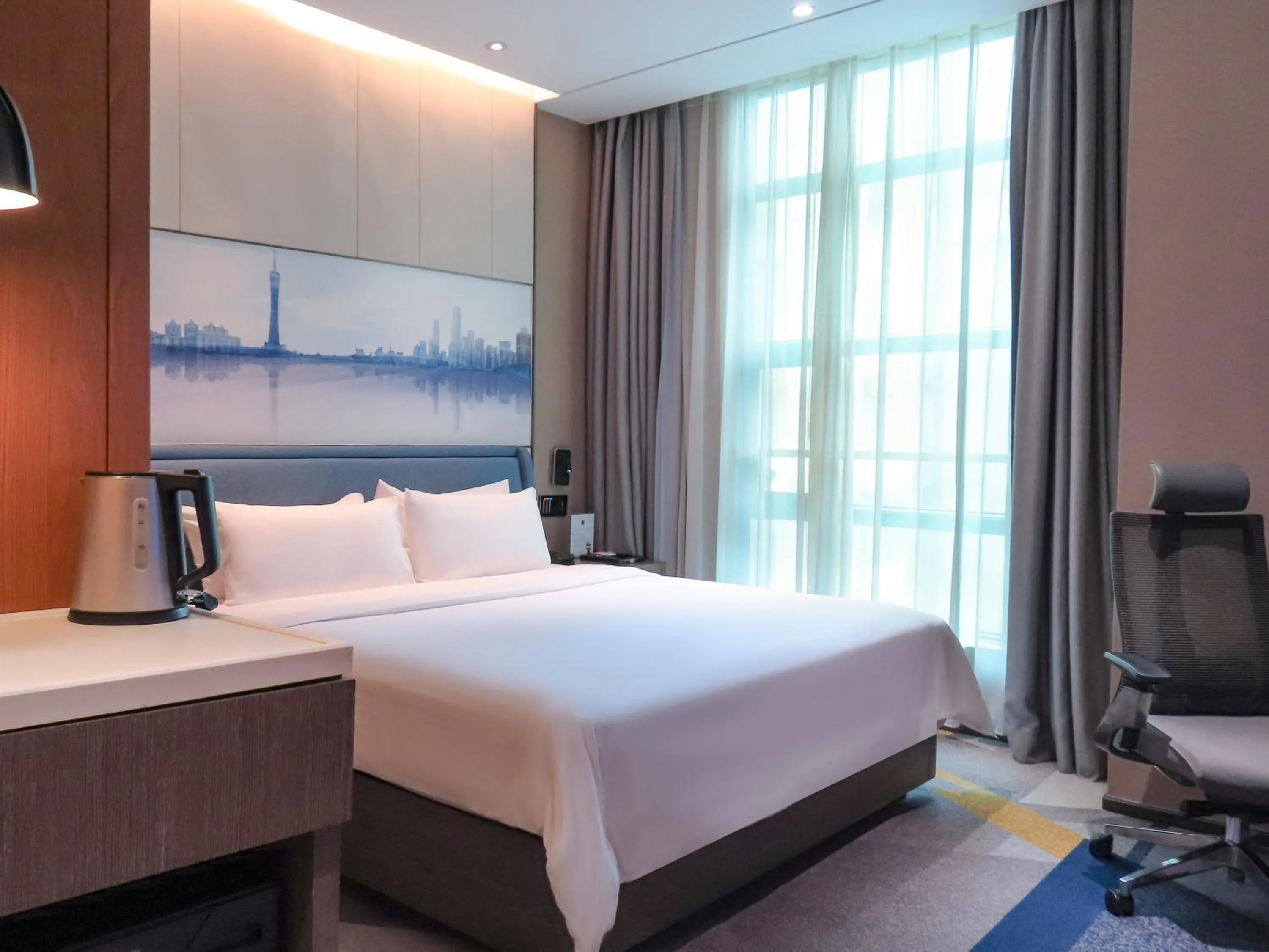 Bed in Hampton by Hilton Guangzhou Tianhe Sports Center