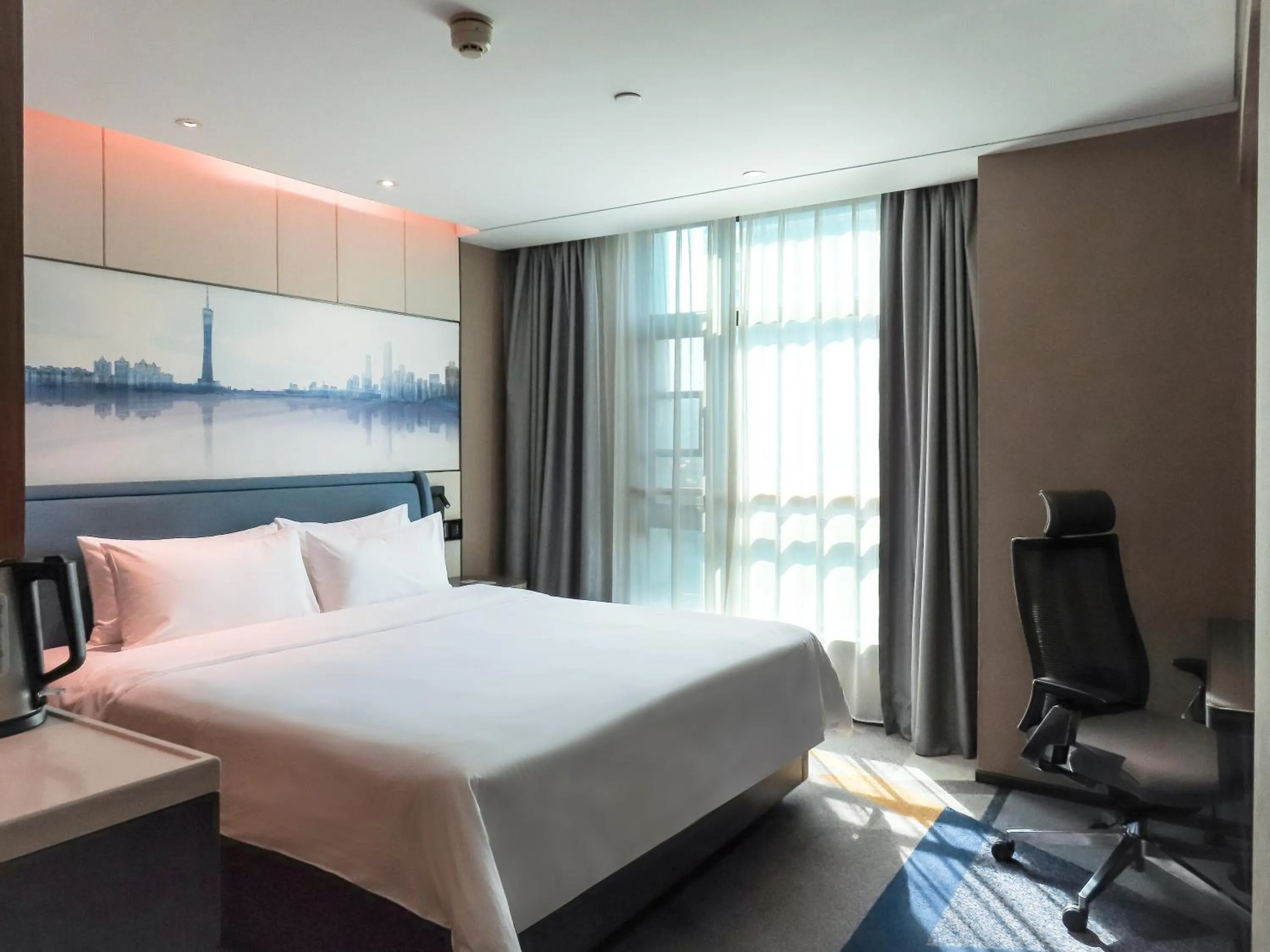 Bed in Hampton by Hilton Guangzhou Tianhe Sports Center