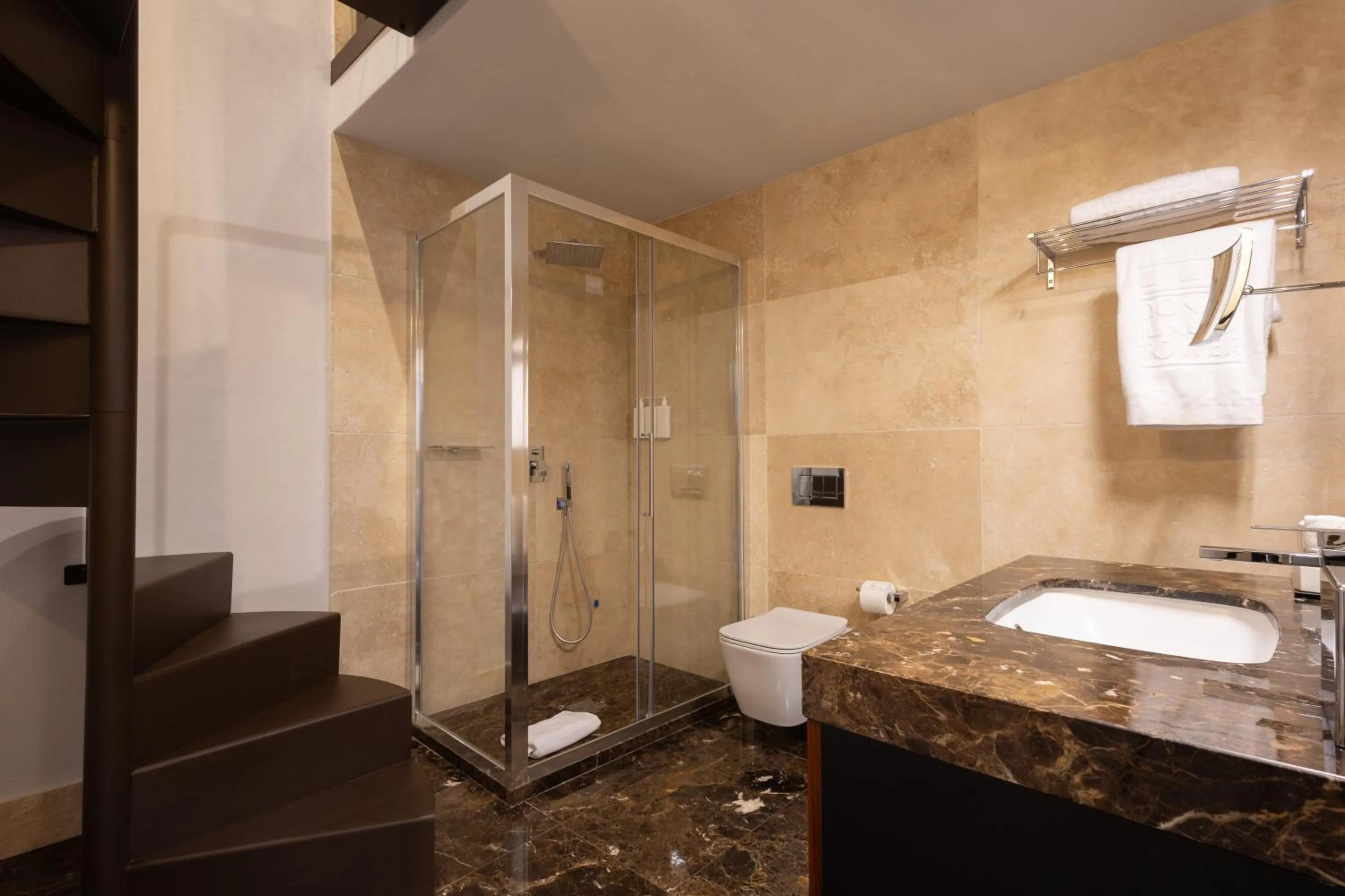 Shower in Donati Luxury Tower Suites