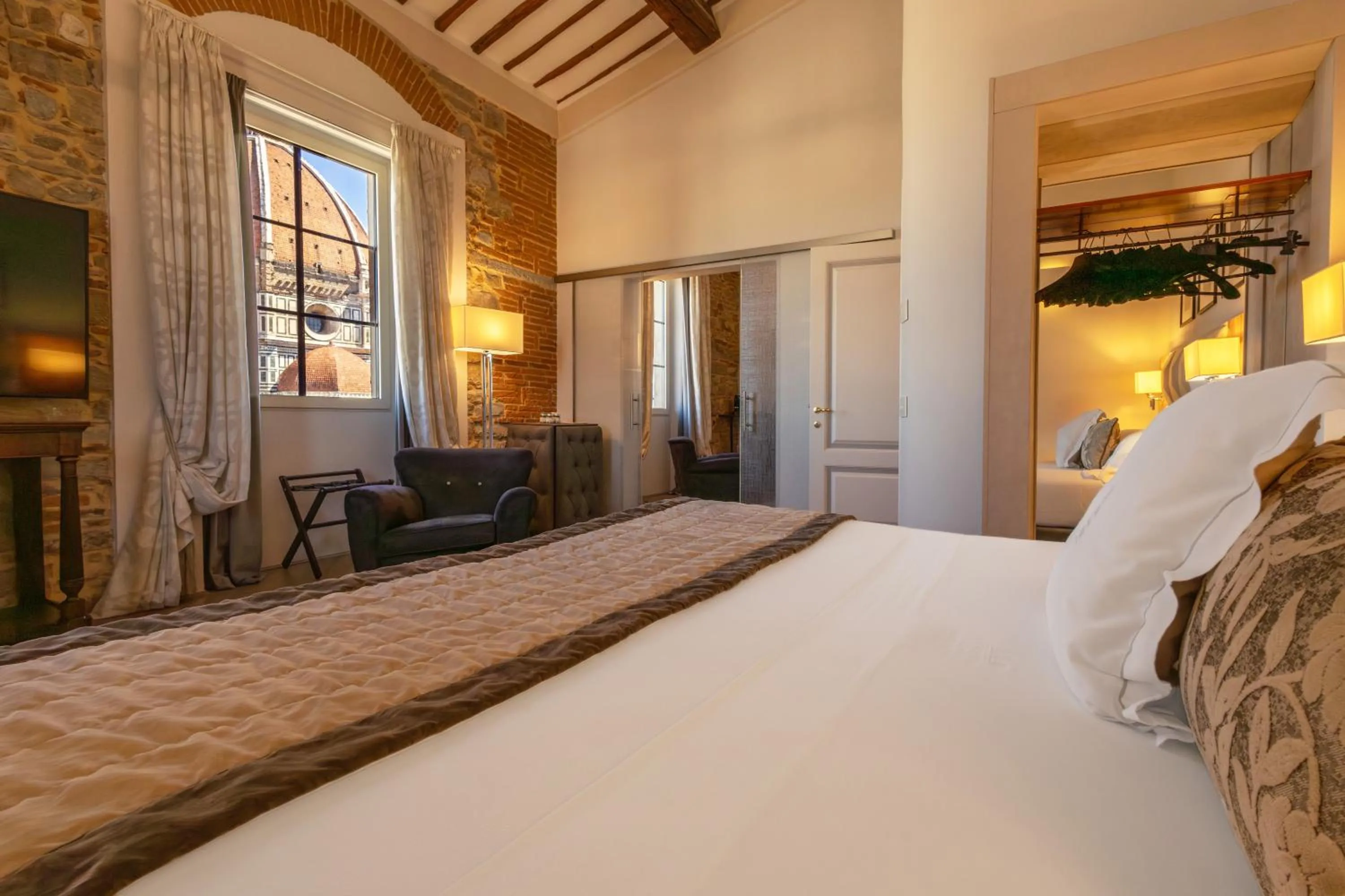 Bedroom, Bed in Donati Luxury Tower Suites