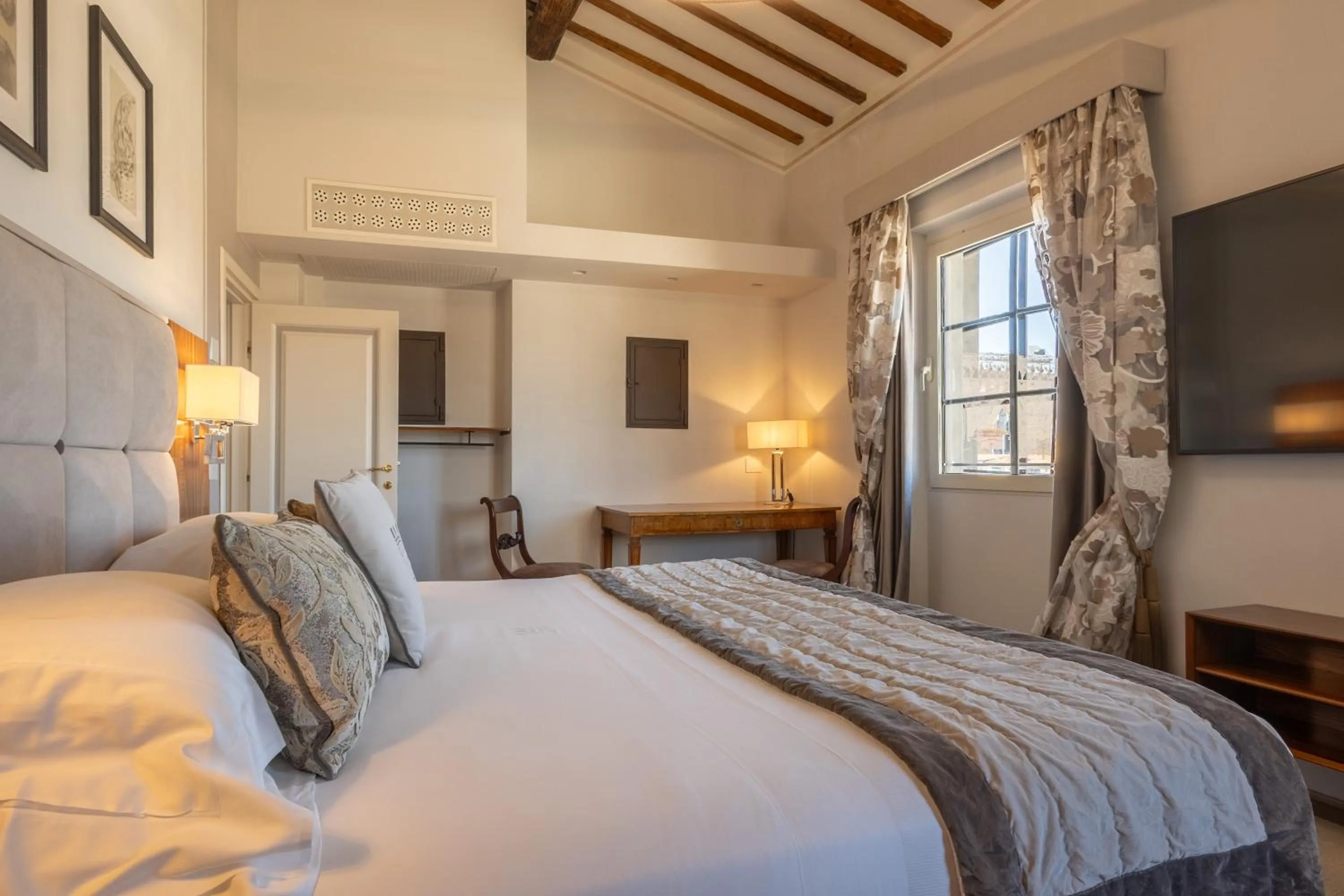 Bedroom, Bed in Donati Luxury Tower Suites