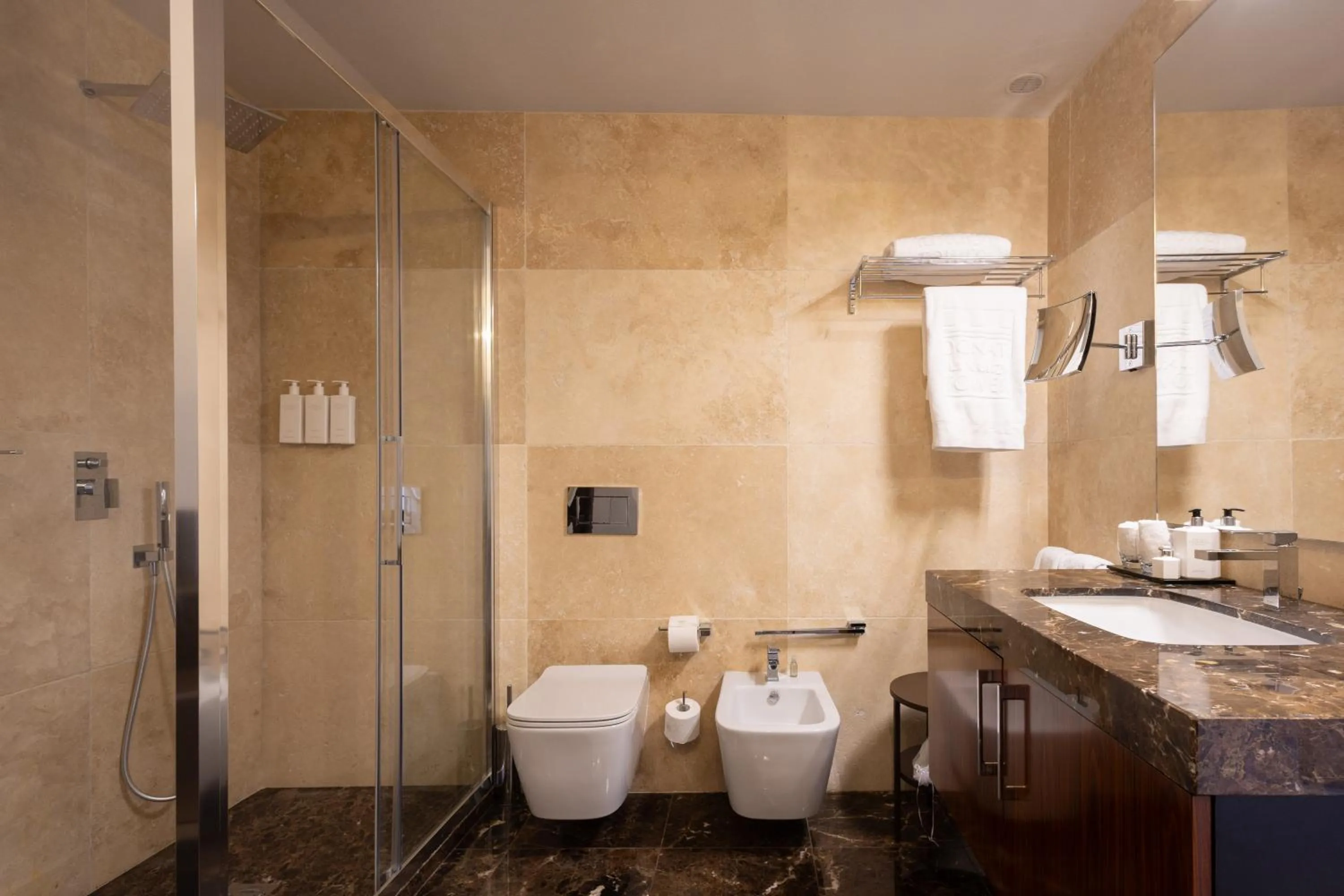 Shower in Donati Luxury Tower Suites