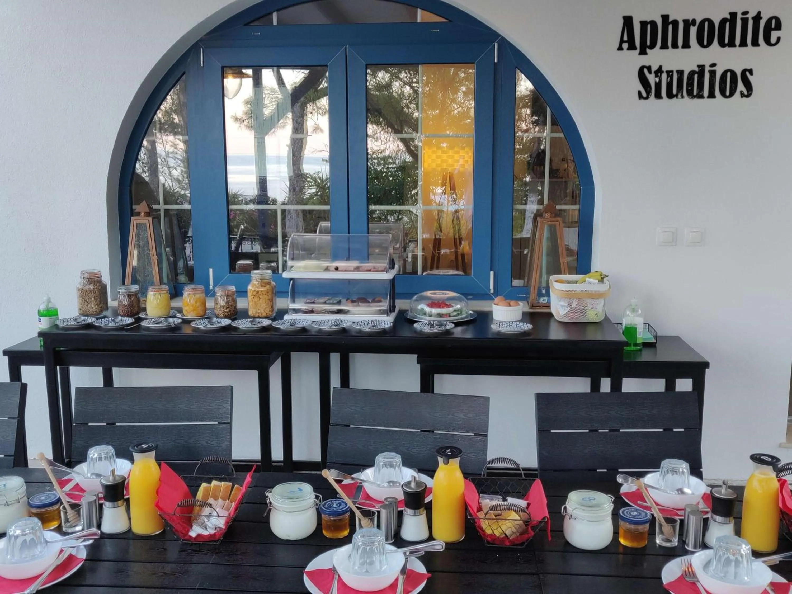 Restaurant/places to eat in Aphrodite Studios