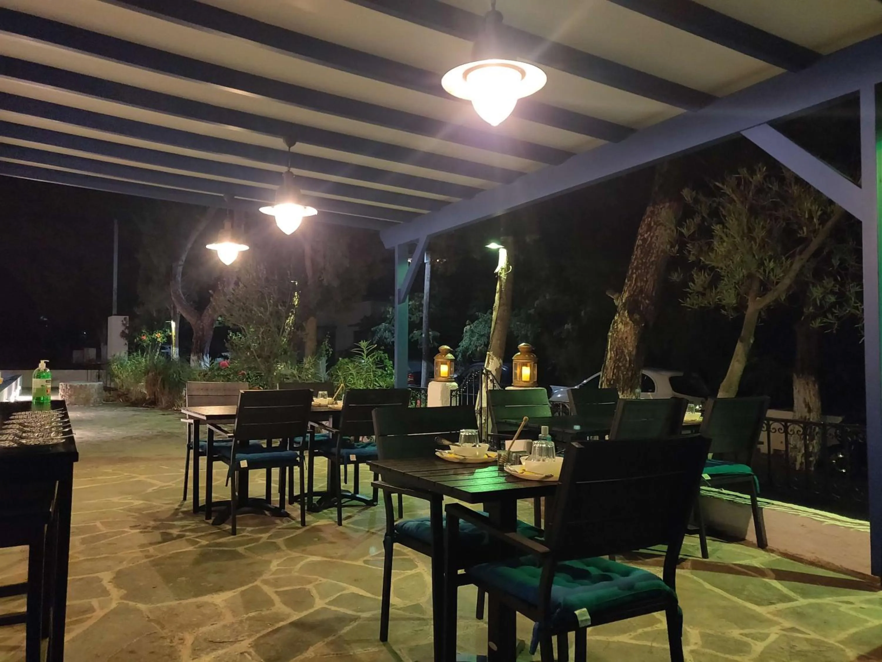 Restaurant/places to eat in Aphrodite Studios