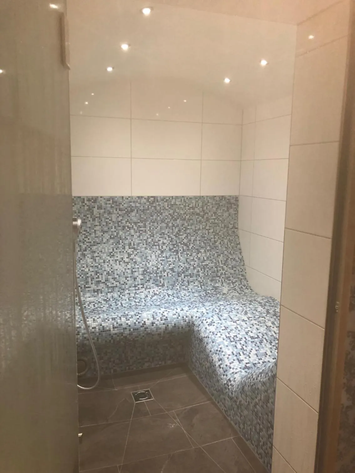 Steam room, Bed in Hotel Lucia - 3 Sterne Superior