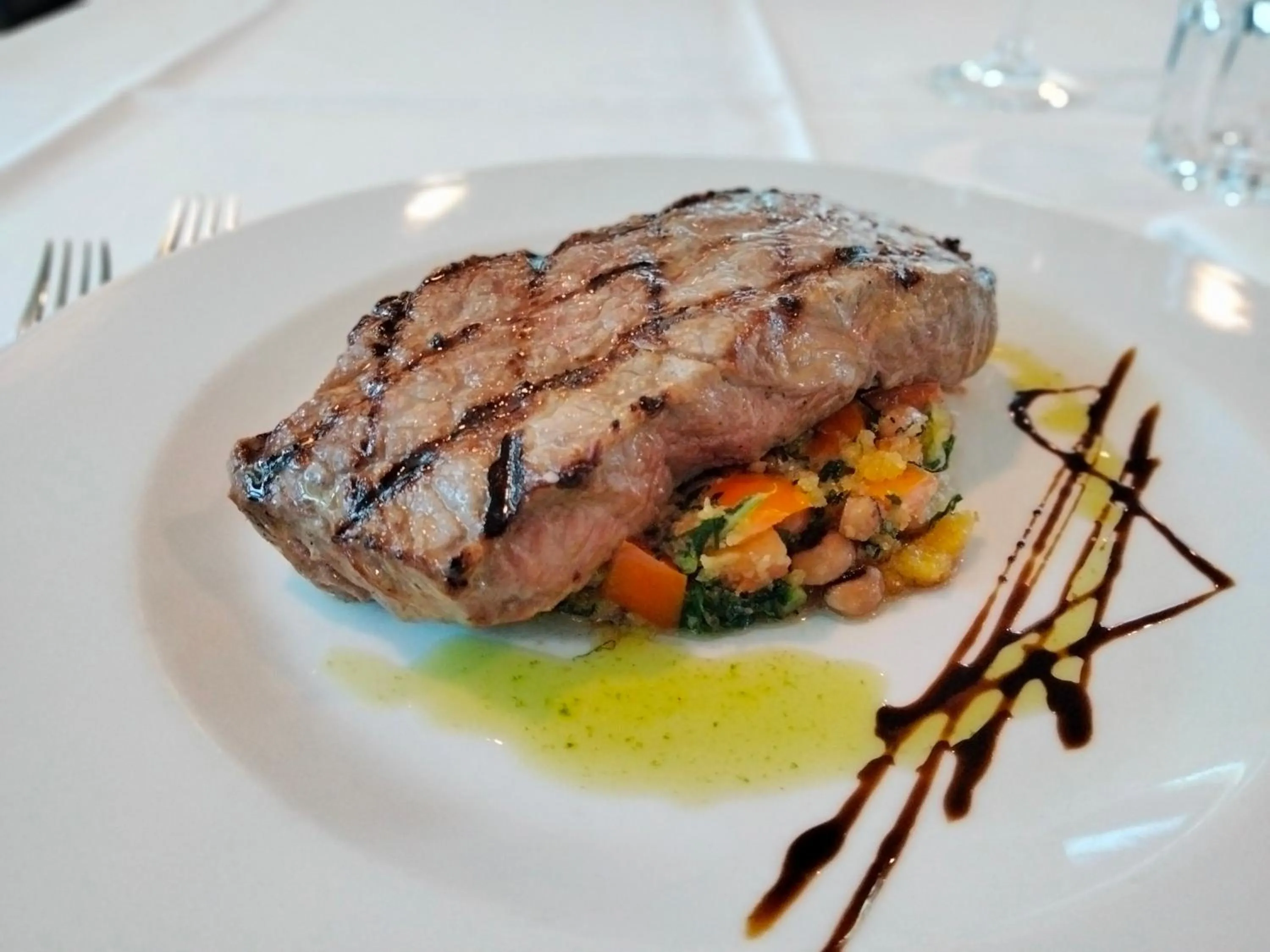 Restaurant/places to eat in Axis Porto Business & Spa Hotel