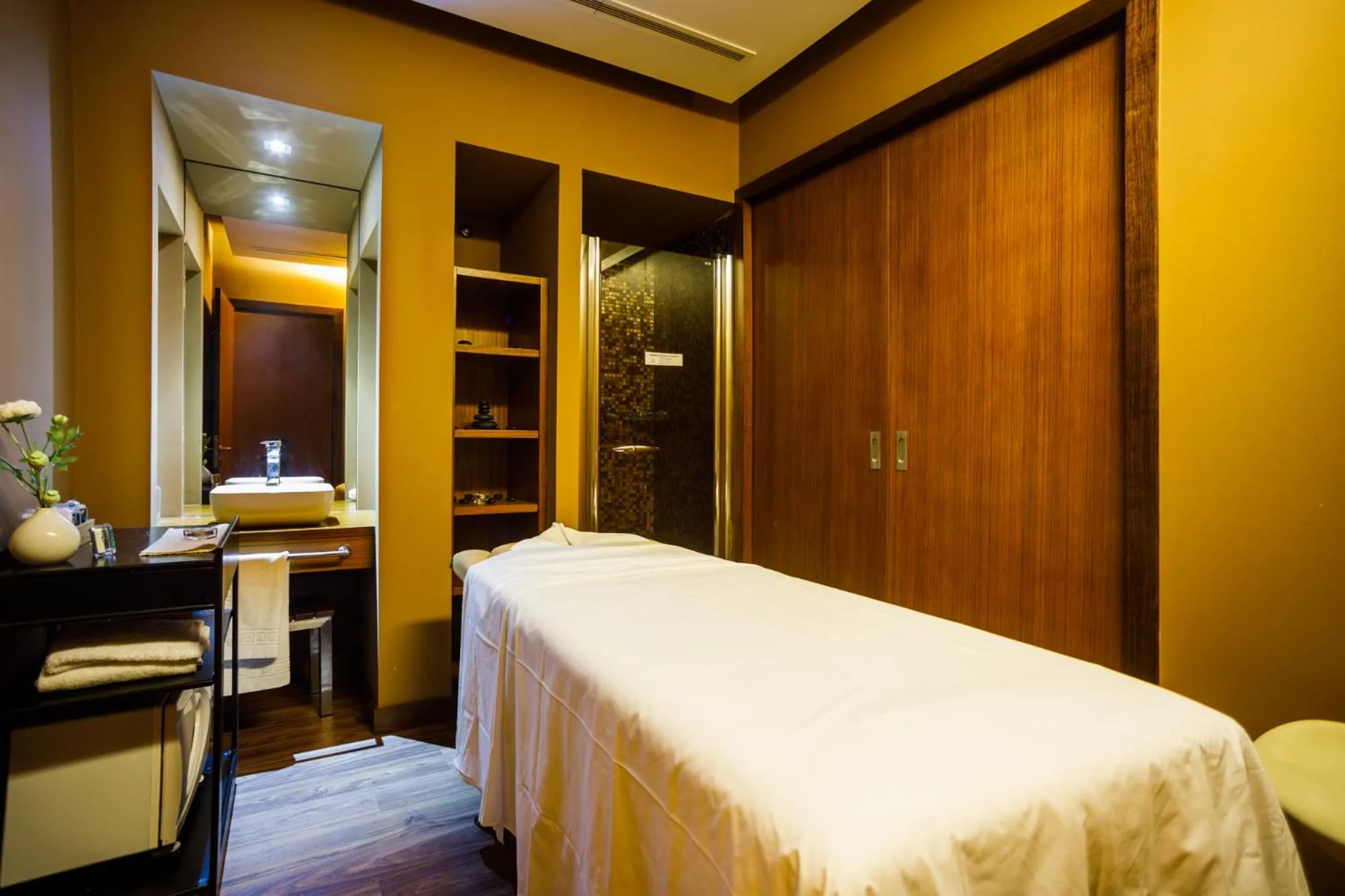 Massage, Bed in Axis Porto Business & Spa Hotel