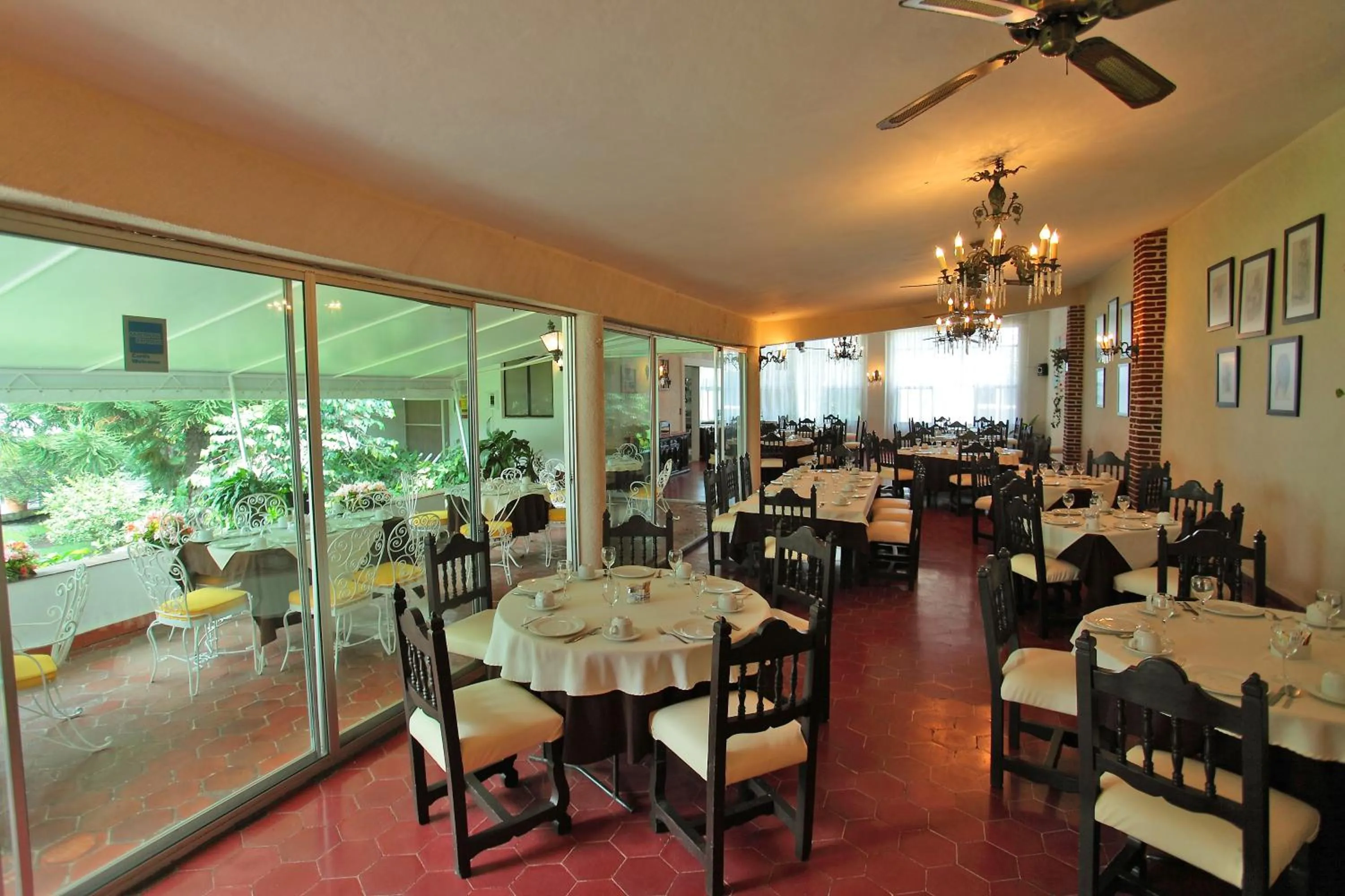 Restaurant/places to eat in Hotel Posada Quinta Las Flores