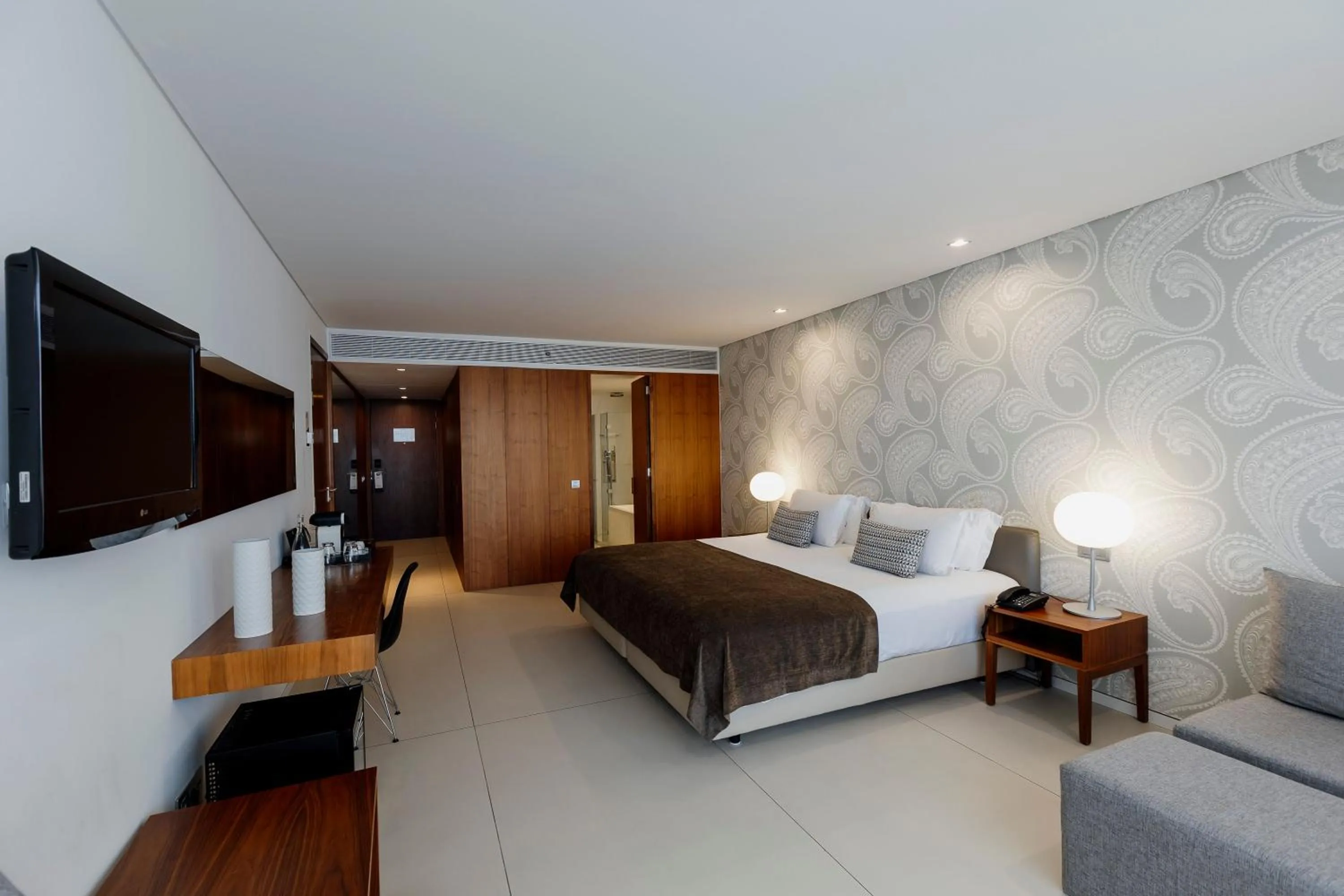 Photo of the whole room, Bed in Troia Design Hotel