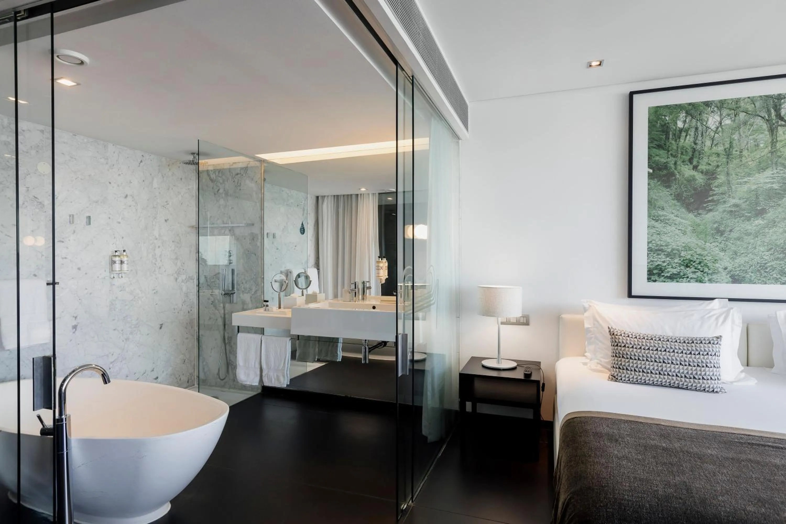 Bathroom, Bed in Troia Design Hotel