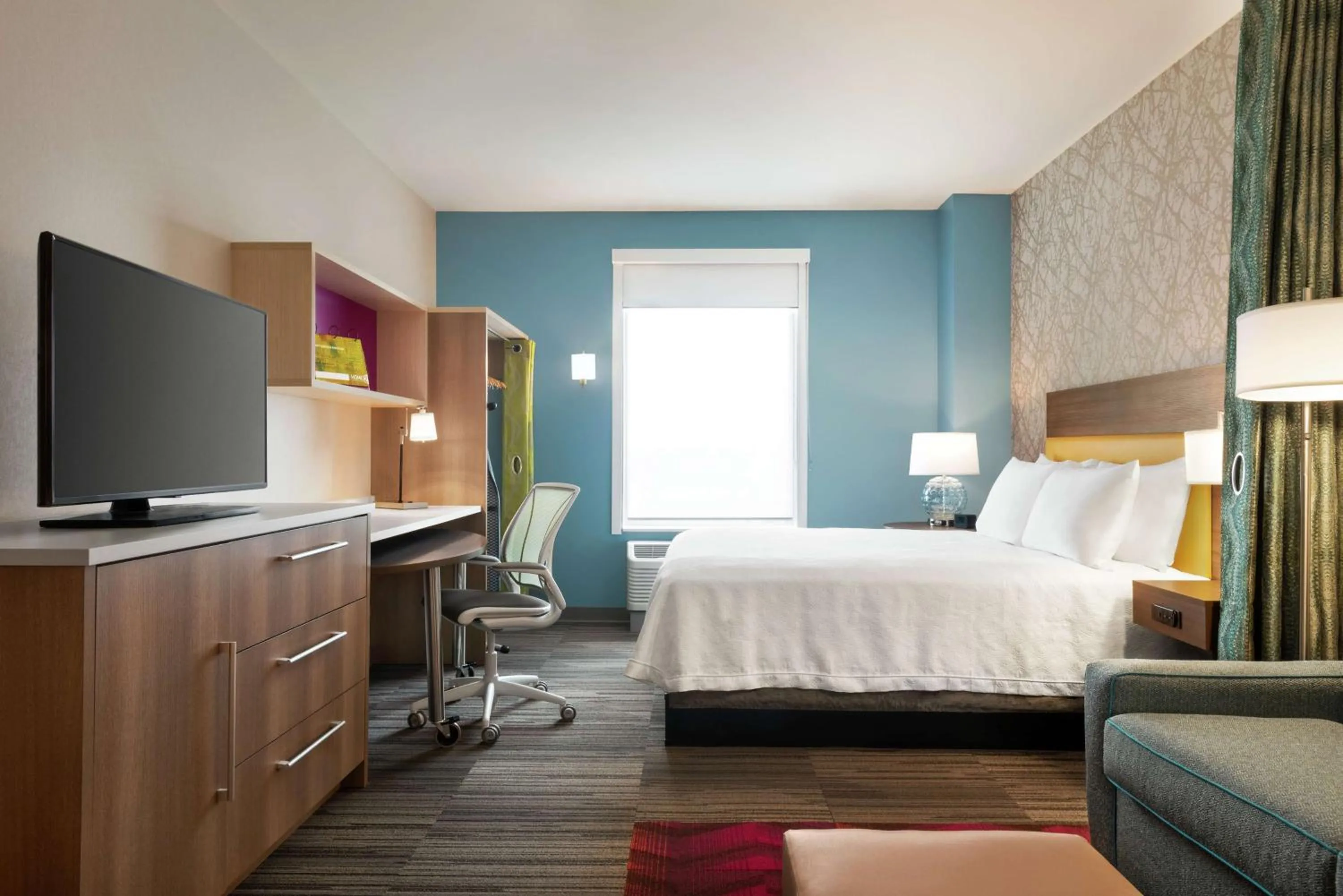 Bedroom, Bed in Home2 Suites By Hilton Brooklyn Park Minneapolis