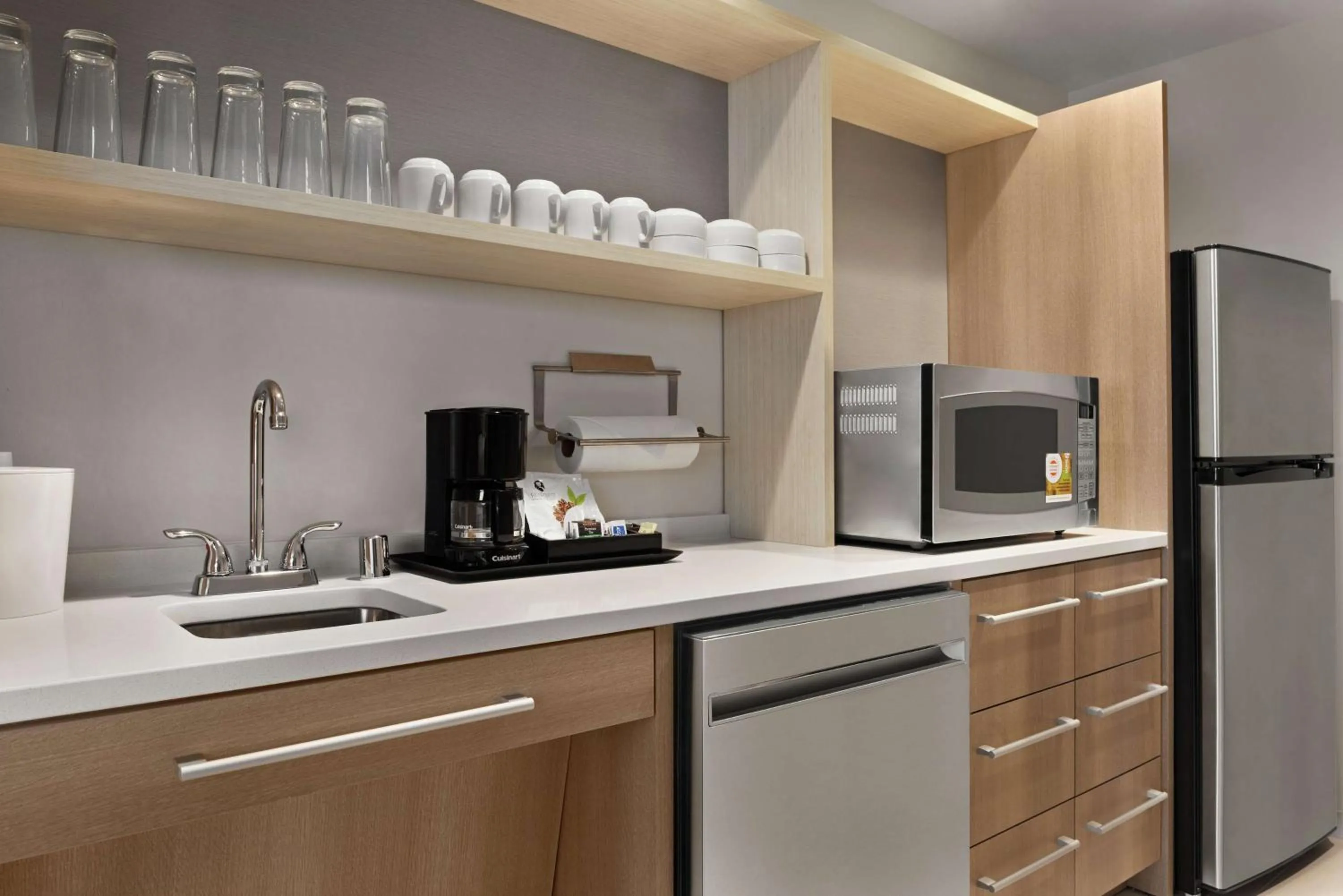 Kitchen or kitchenette in Home2 Suites By Hilton Brooklyn Park Minneapolis