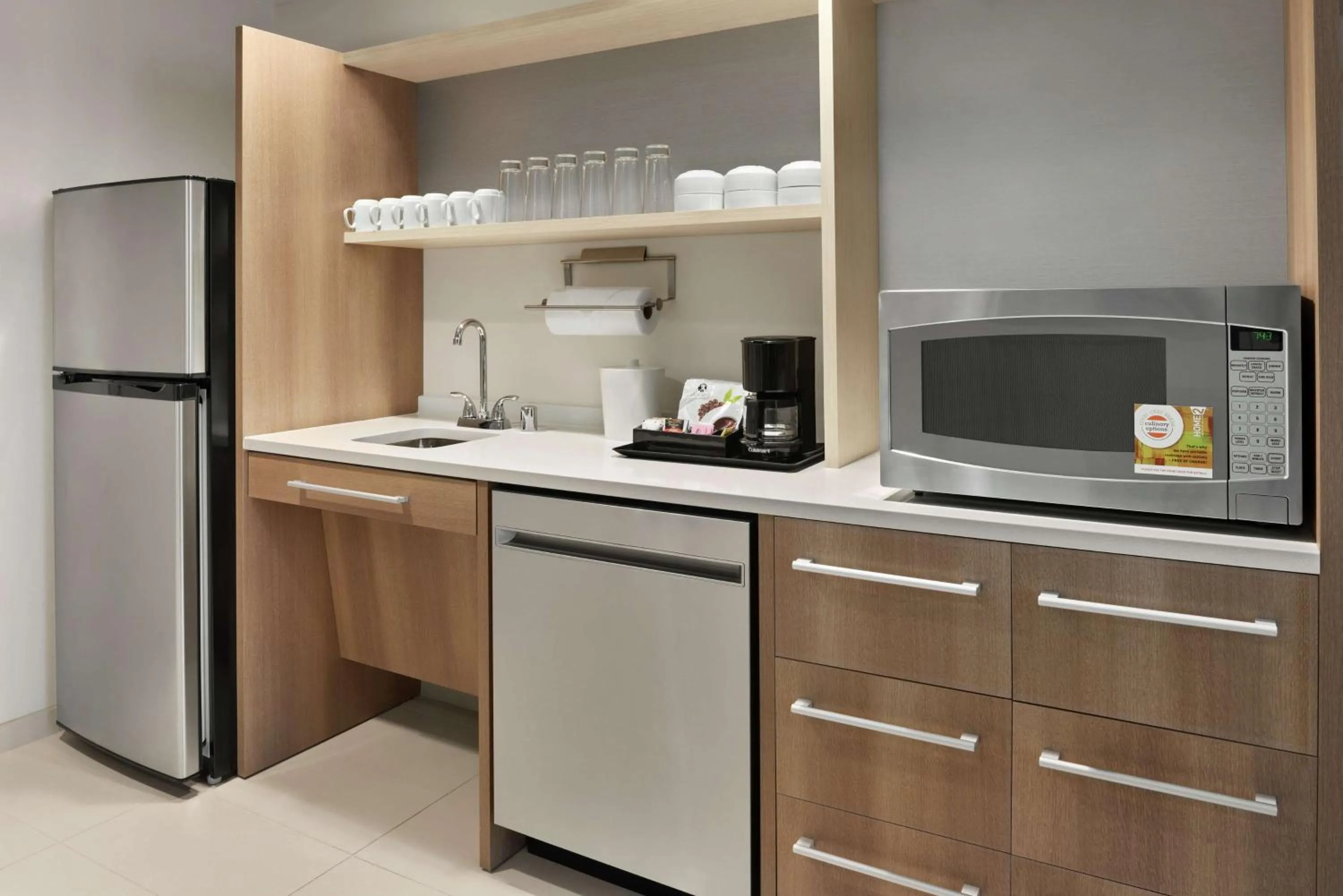 Kitchen or kitchenette in Home2 Suites By Hilton Brooklyn Park Minneapolis