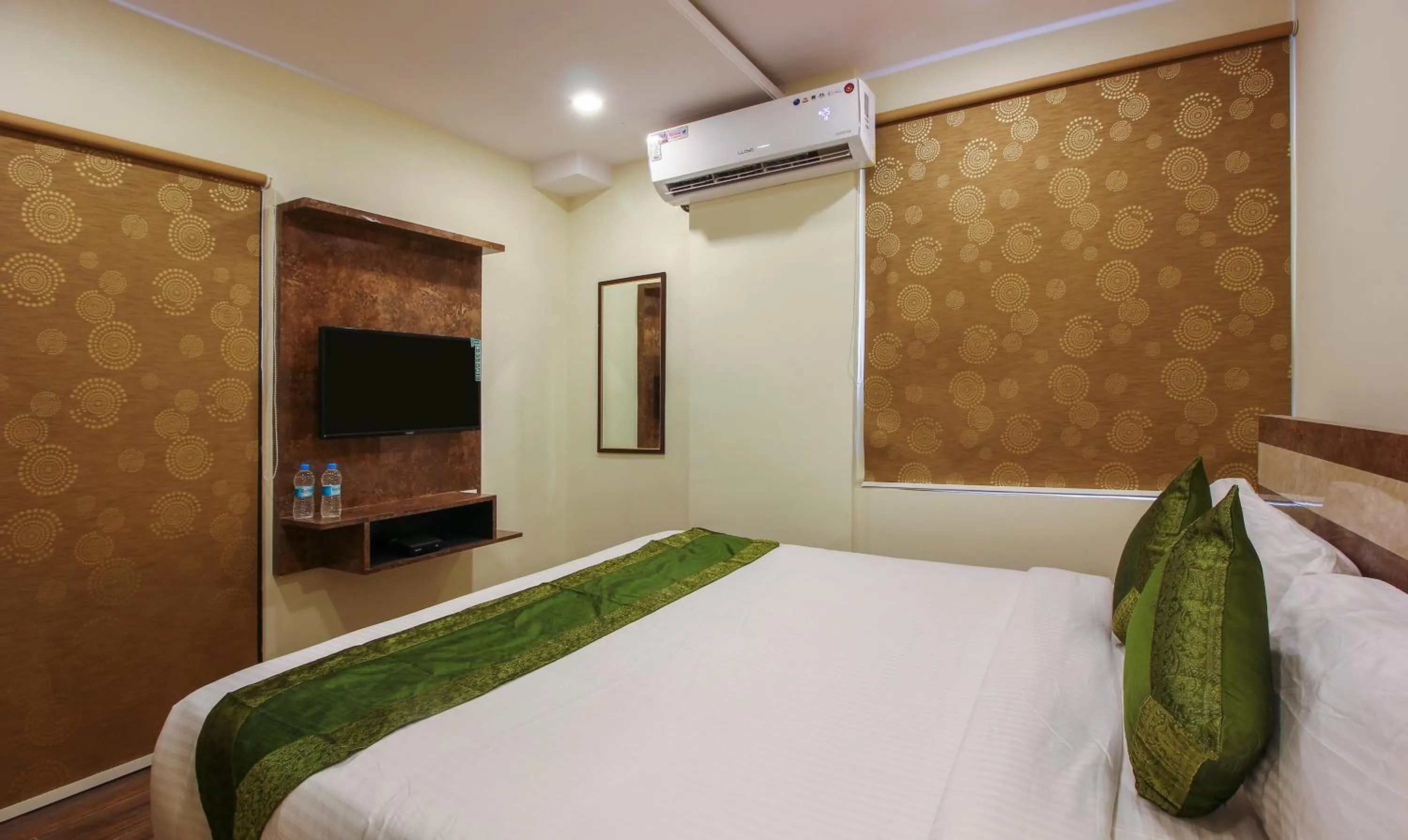 Bedroom, Bed in Treebo Address Inn, Banjara Hills