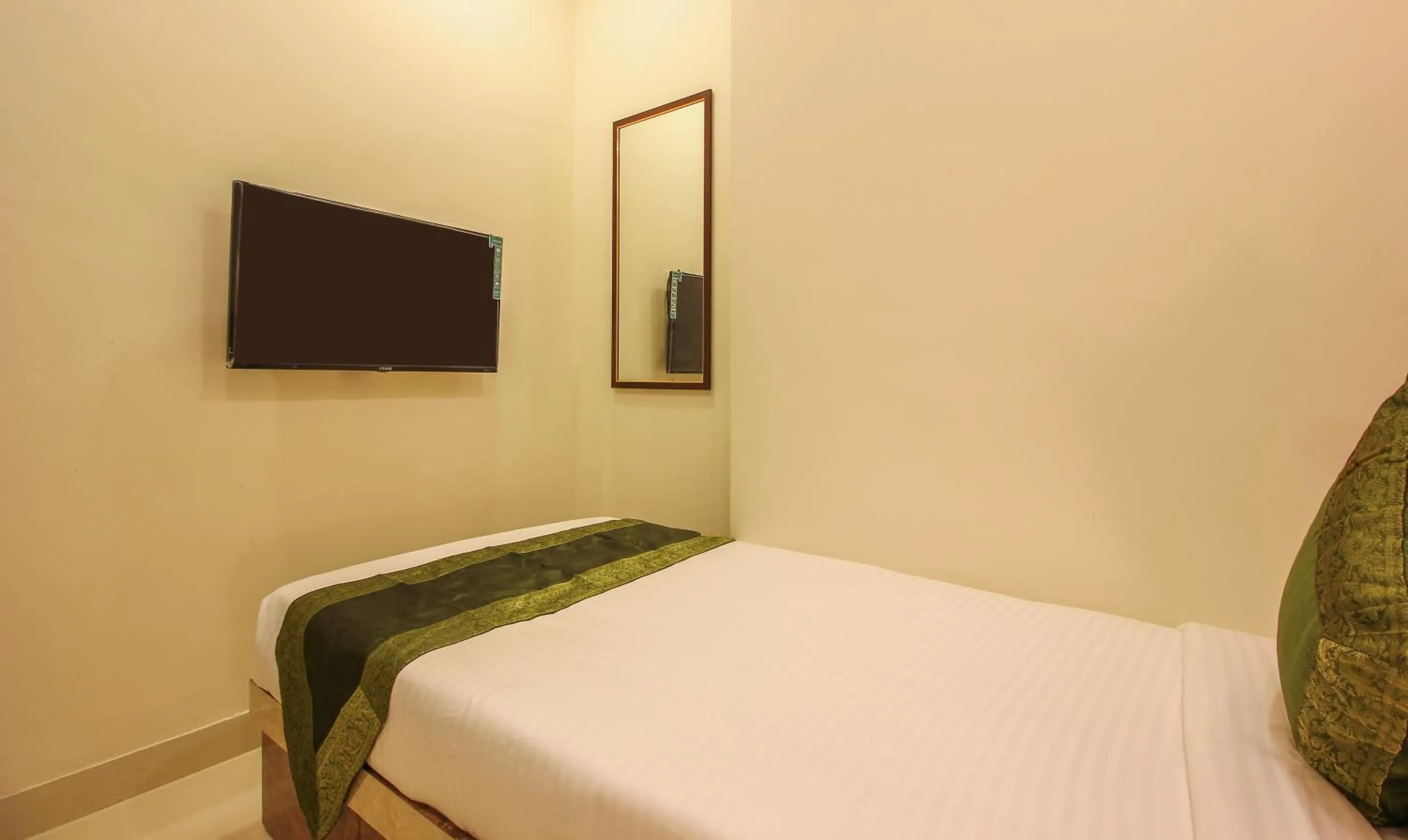 Bedroom, Bed in Treebo Address Inn, Banjara Hills