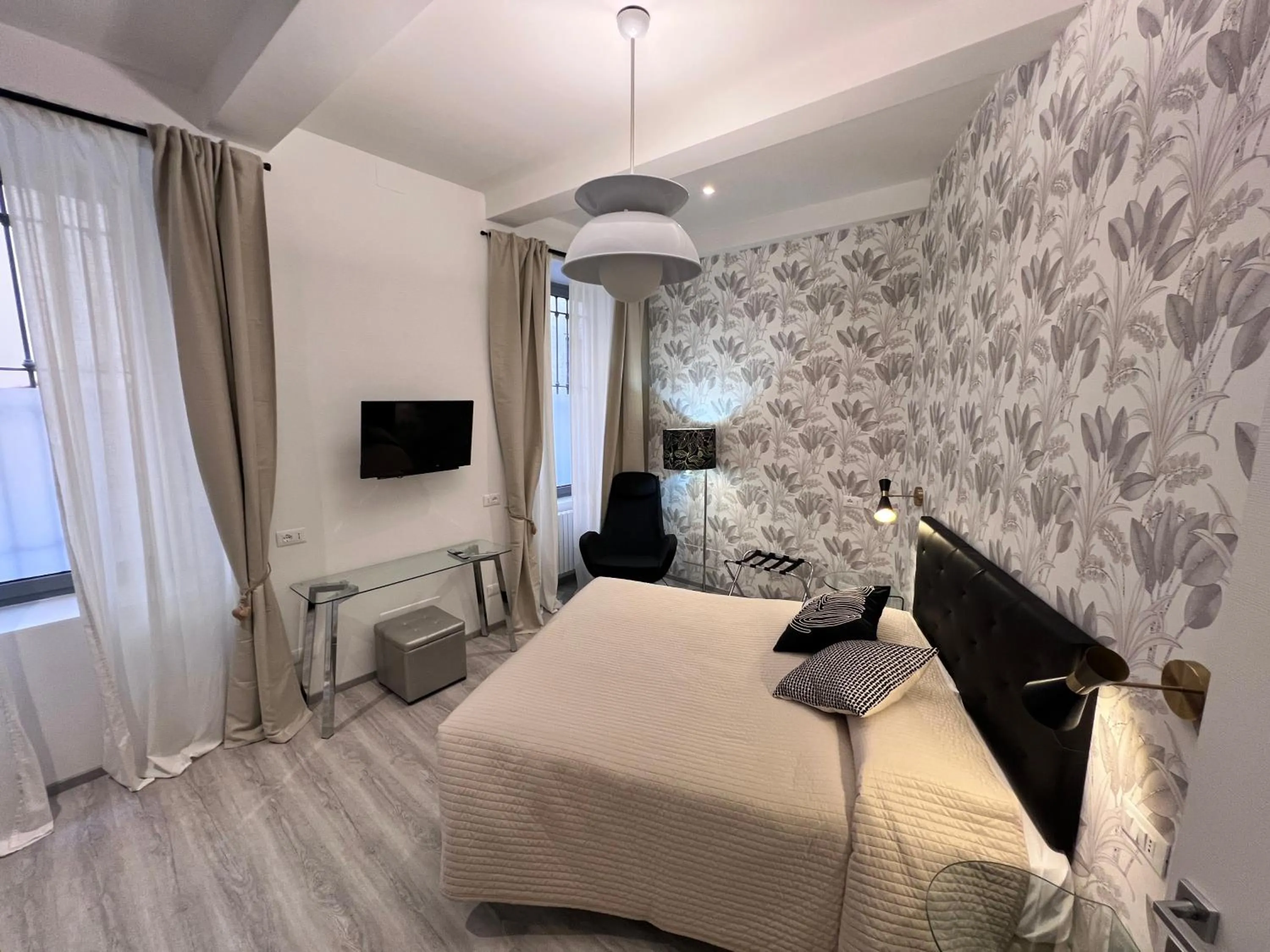 Photo of the whole room, Bed in Residence Diaz