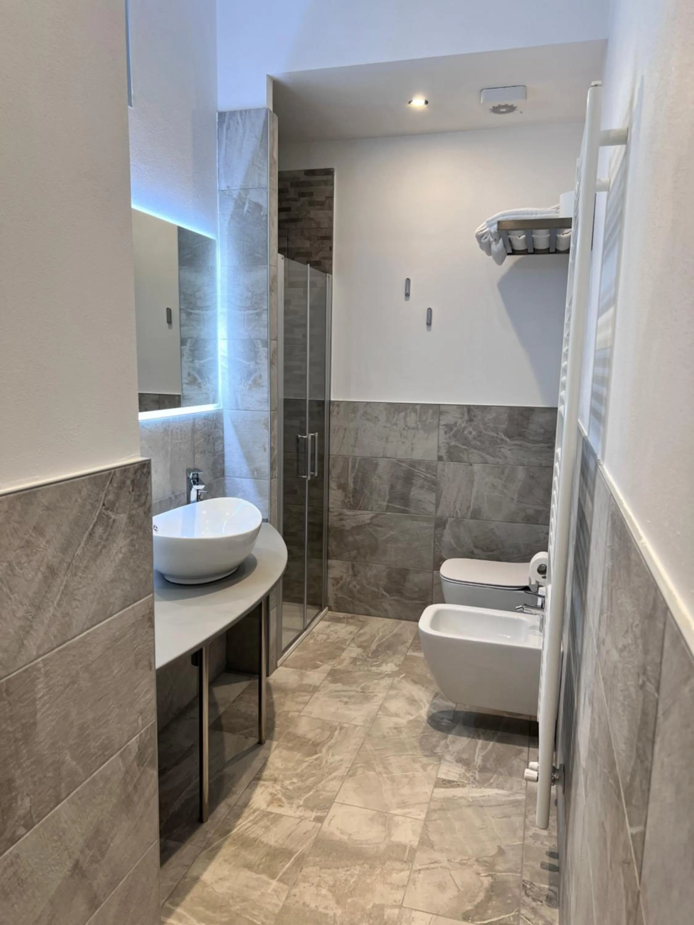 Toilet in Residence Diaz