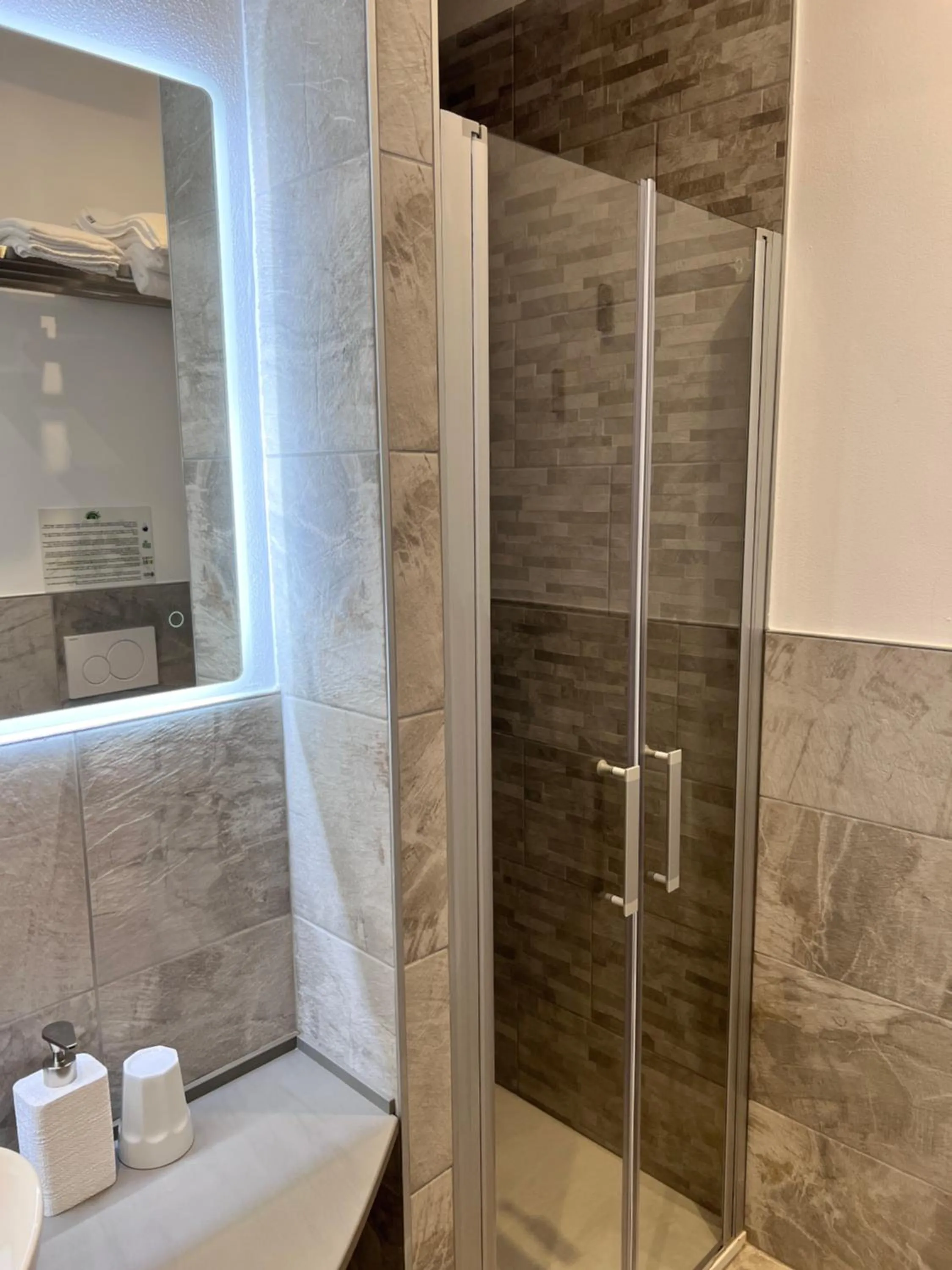 Shower in Residence Diaz